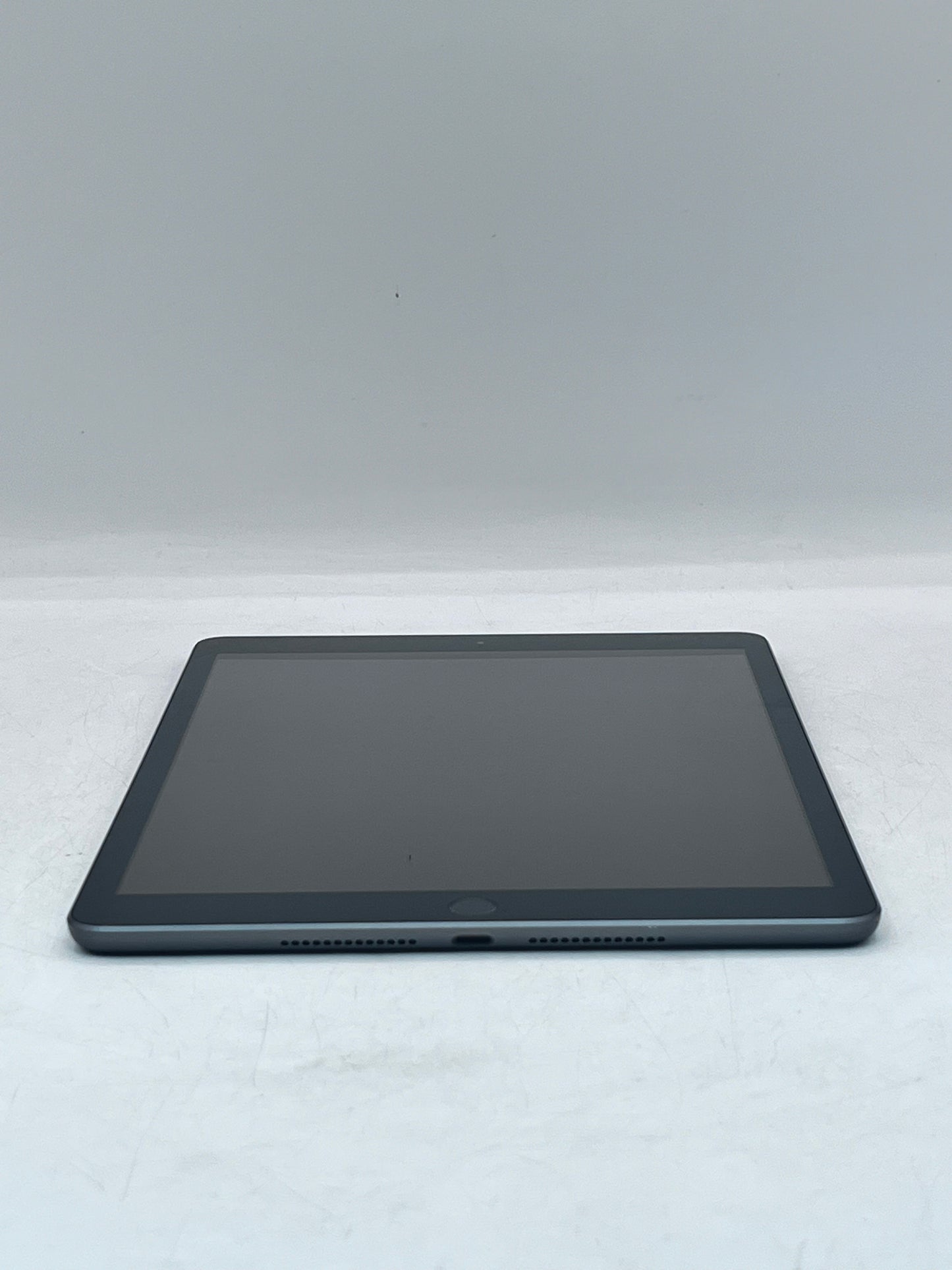 WiFi Only Apple iPad (8th Gen) 128GB - A2270 MYLD2LL/A 2020 - Space Gray READ