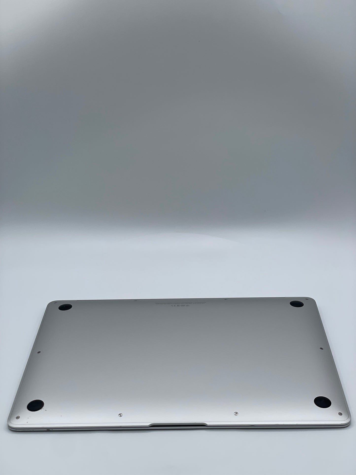 Apple MacBook Air 13.3" M1 8GB 256GB A2337 MGN93LL/A Silver Remotely Managed
