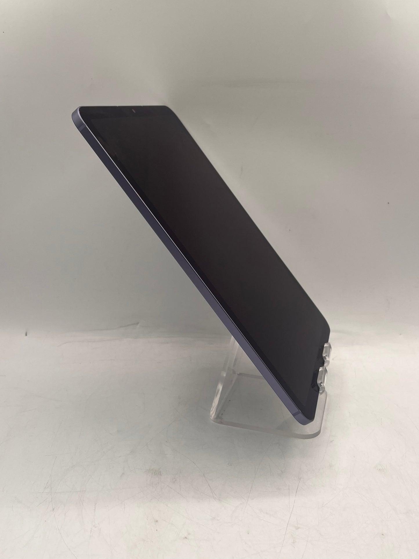 Apple iPad Air (5th Gen) A2589 MMWE93LL/A 64GB Wi‑Fi Only Tablet + Stylus + Keyboard - Purple