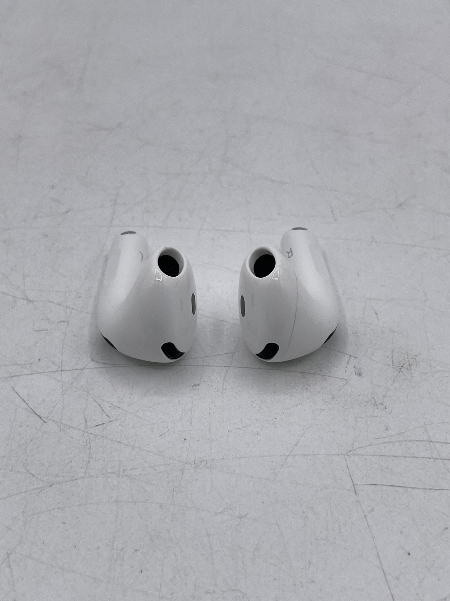 Apple Airpods 4th Gen Complete Set - Used - With Carrying Case