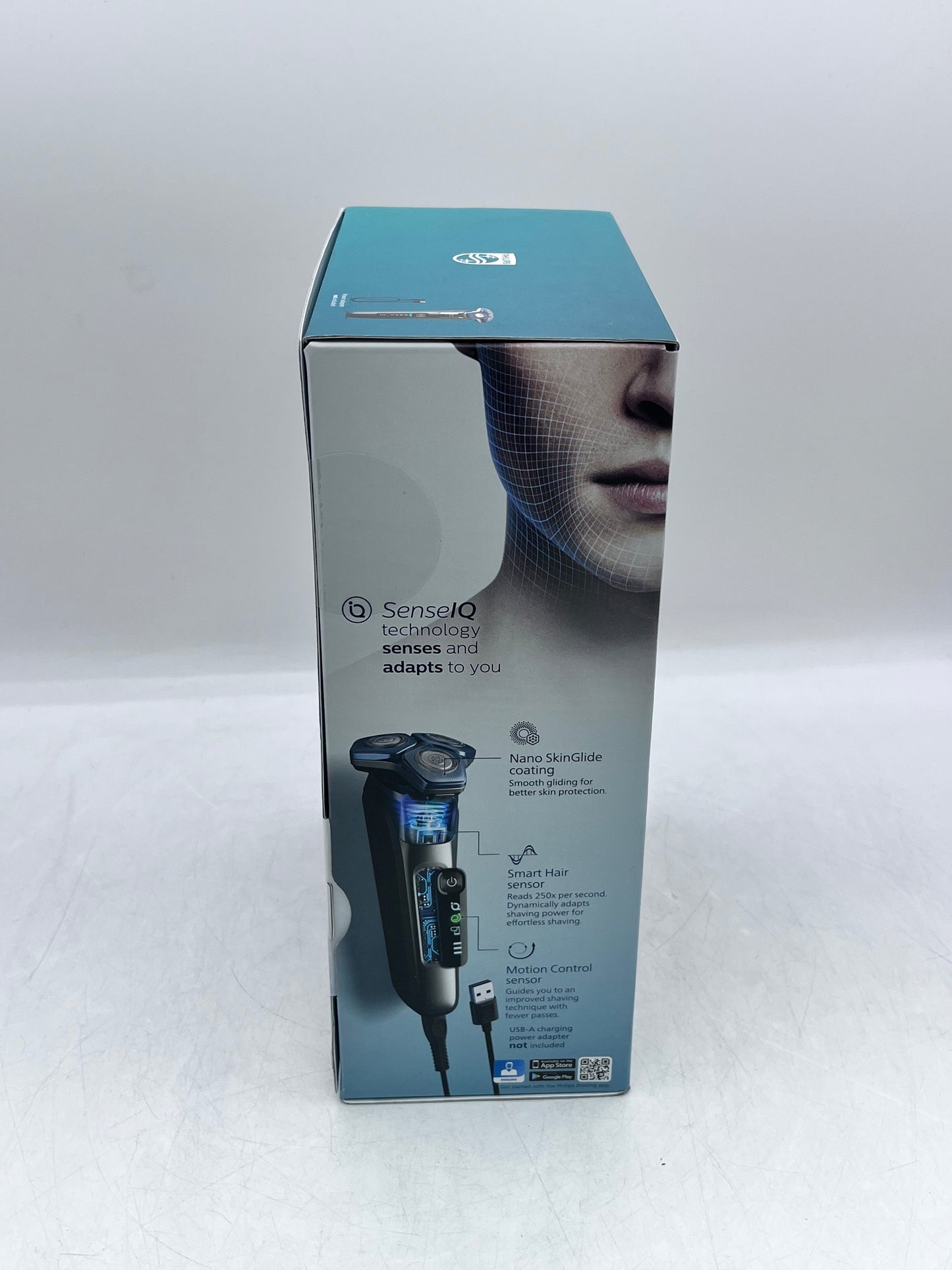 New Philips Norelco Shaver 7200 S737183-3 Head Rotary Cordless Battery Powered