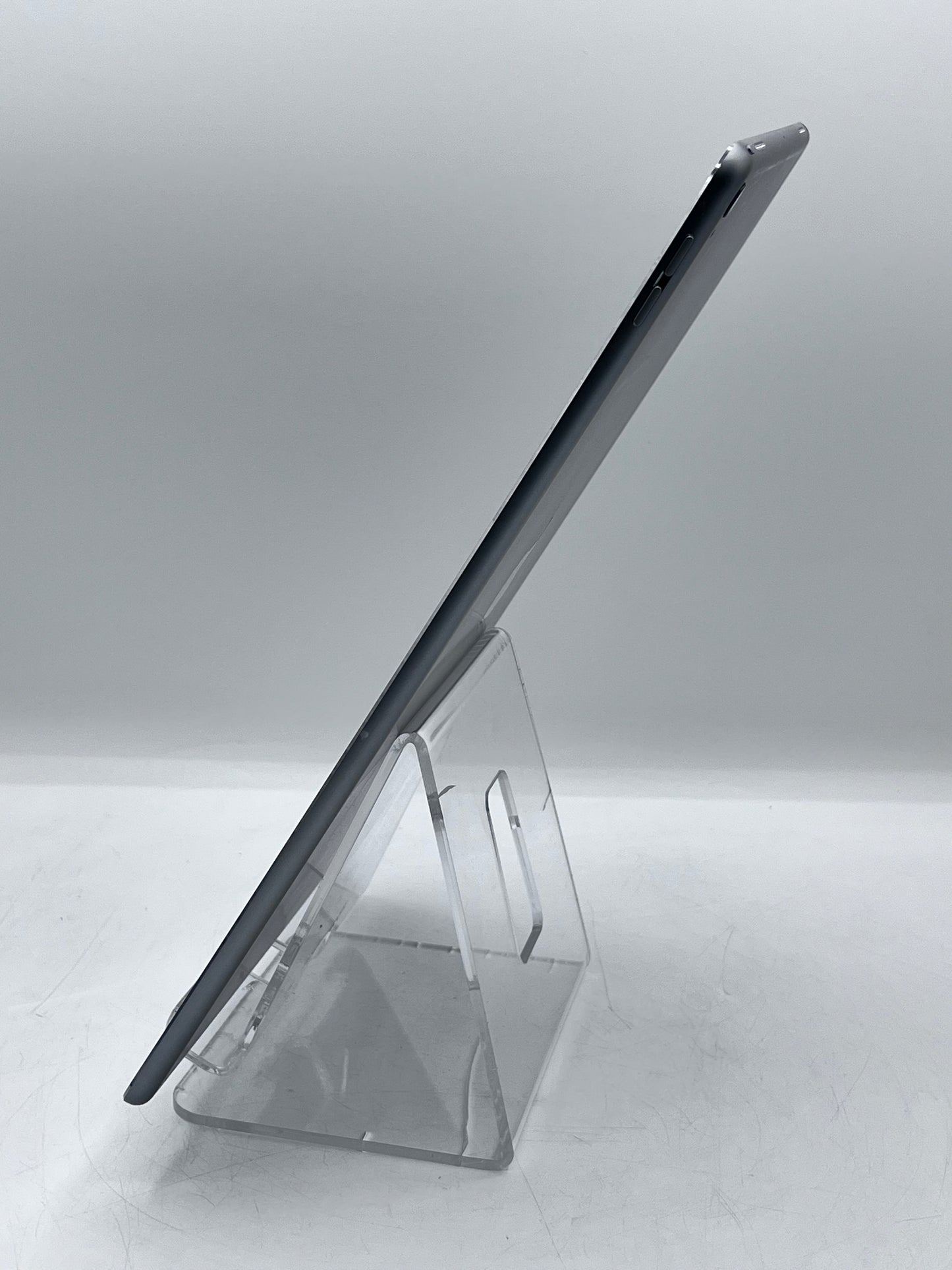 Apple iPad Pro (2nd Gen, 12.9-inch) A1670 - 64GB Space Gray - Used