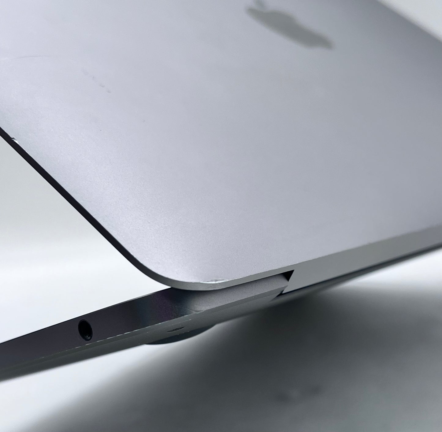 Apple MacBook Pro 13" (2017) A1708 Core i5 128GB - Space Gray READ