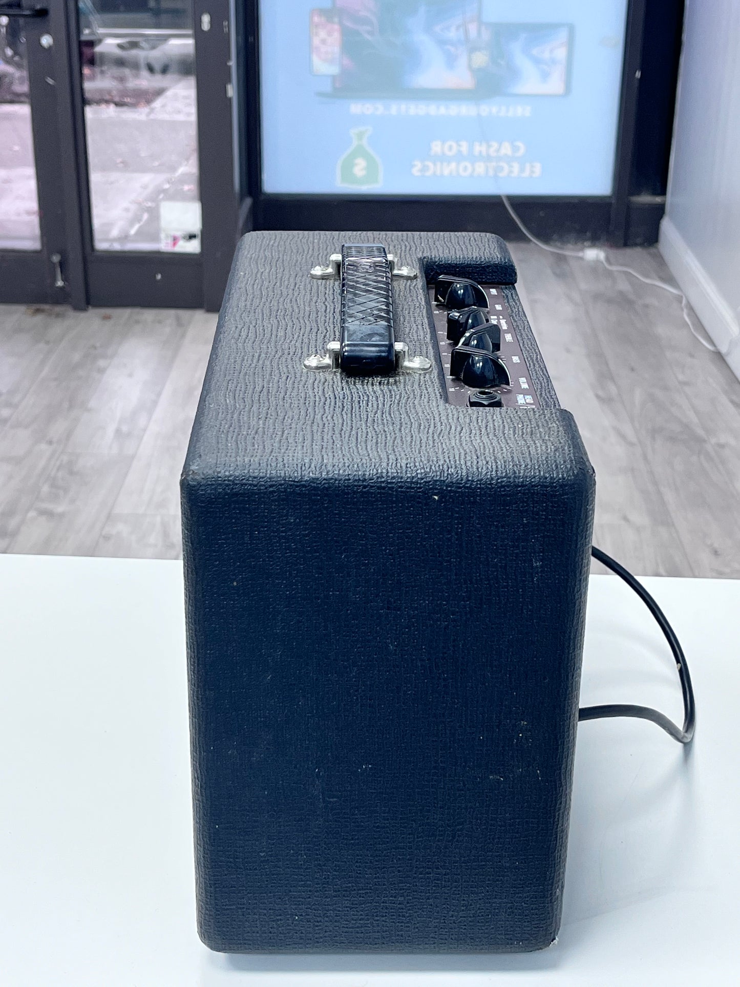 Vox V9106 Pro Audio Equipment - Black