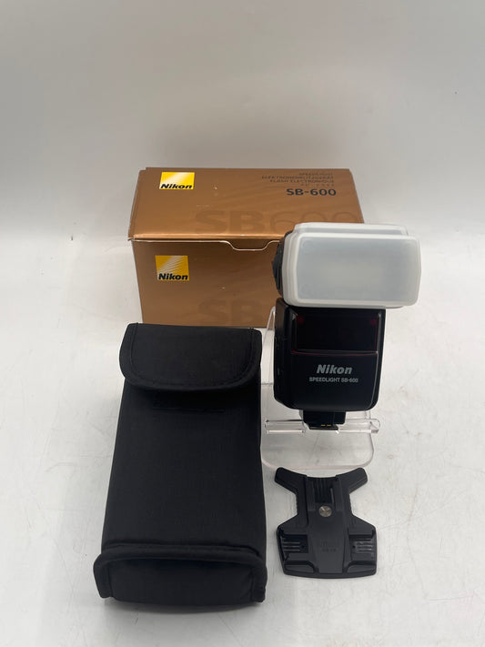 Nikon SB-600 Speedlight Shoe Mount Flash With Case Black