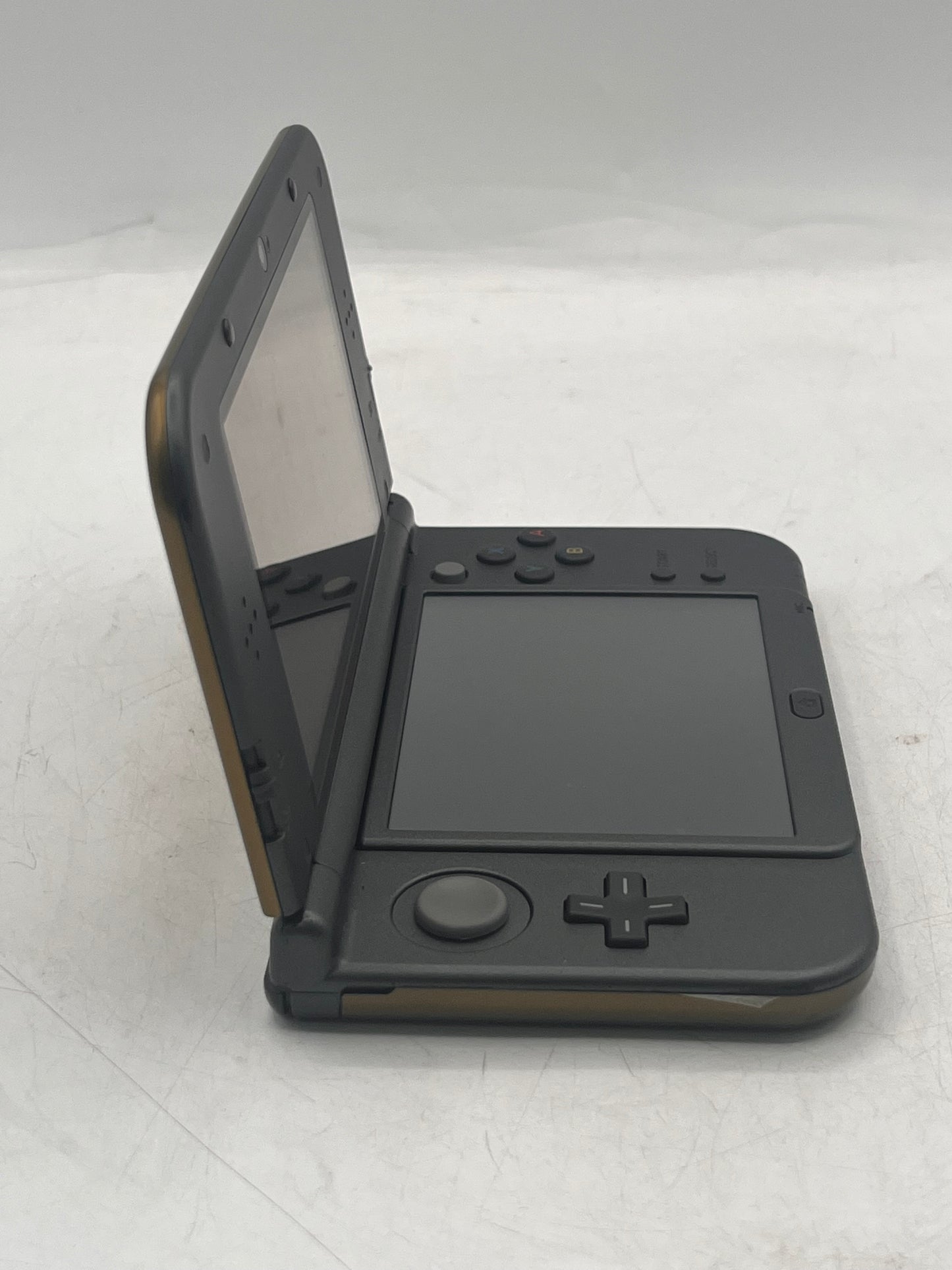 Nintendo New 3DS XL (RED-001) 2014 Handheld Game Console 4GB - Gold