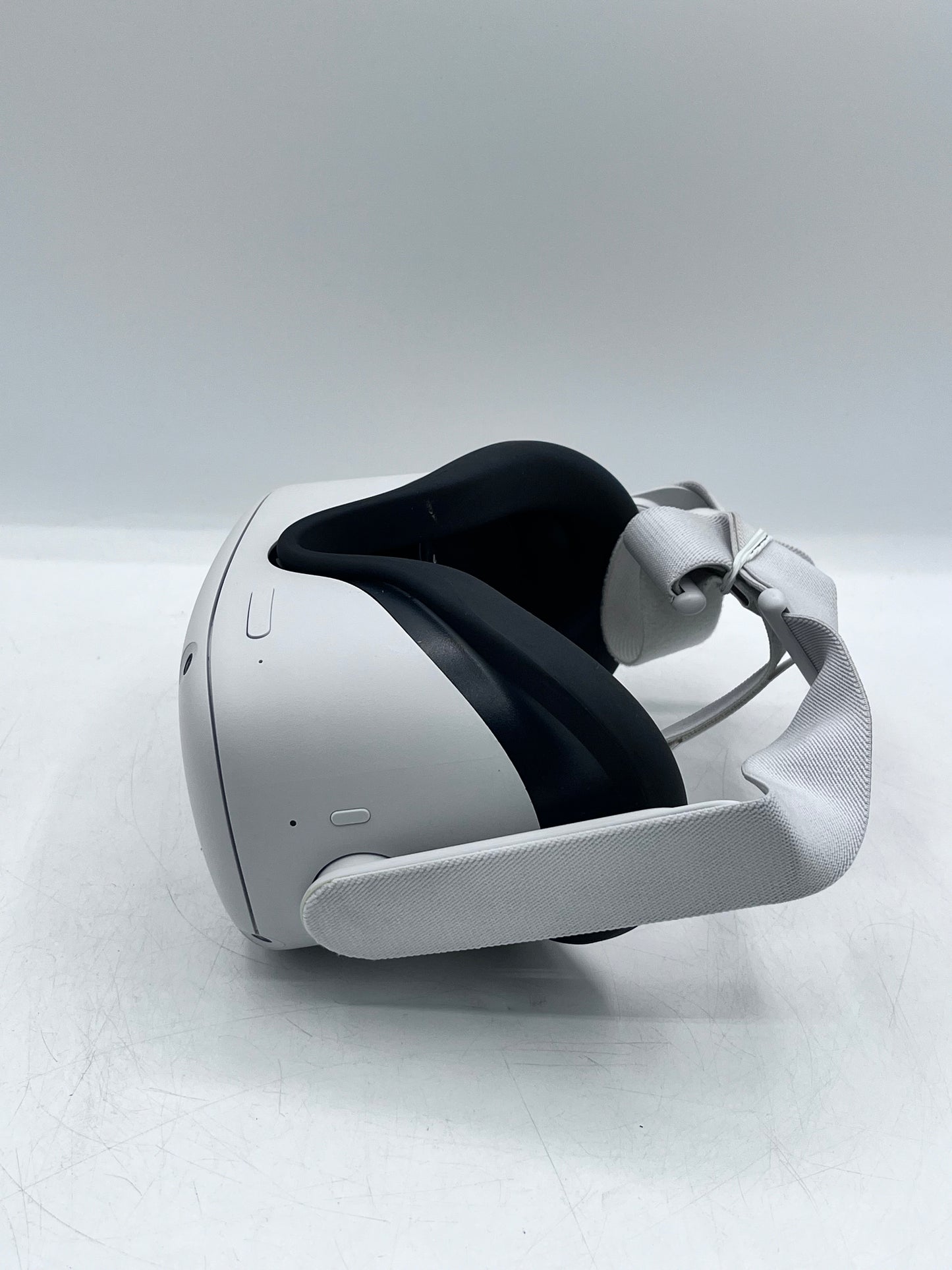Meta Oculus Quest 2 Standalone VR Headset Only / KW49CM- 128GB - White - Fair Condition