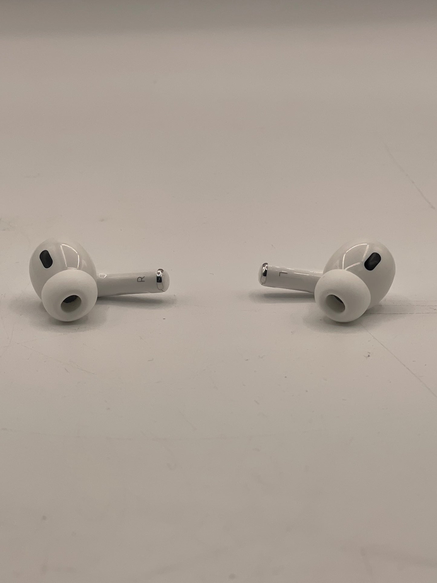Apple AirPods Pro 2nd Generation 2023 A2968 & Magsafe USB-C Charging Case