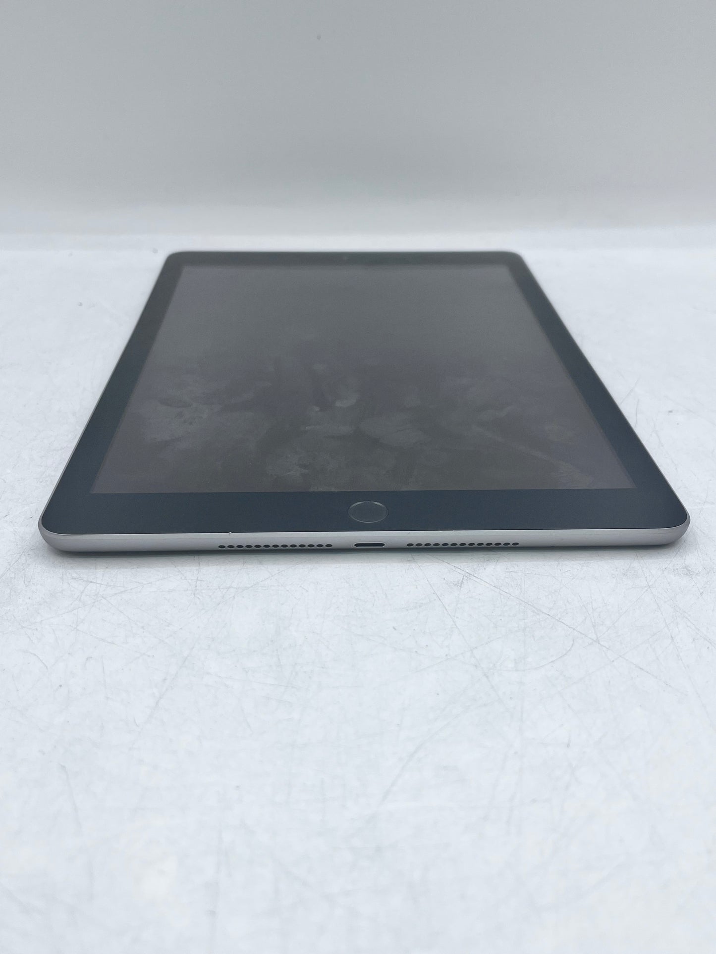 Apple iPad (5th Gen) A1822 32GB WiFi - Space Gray