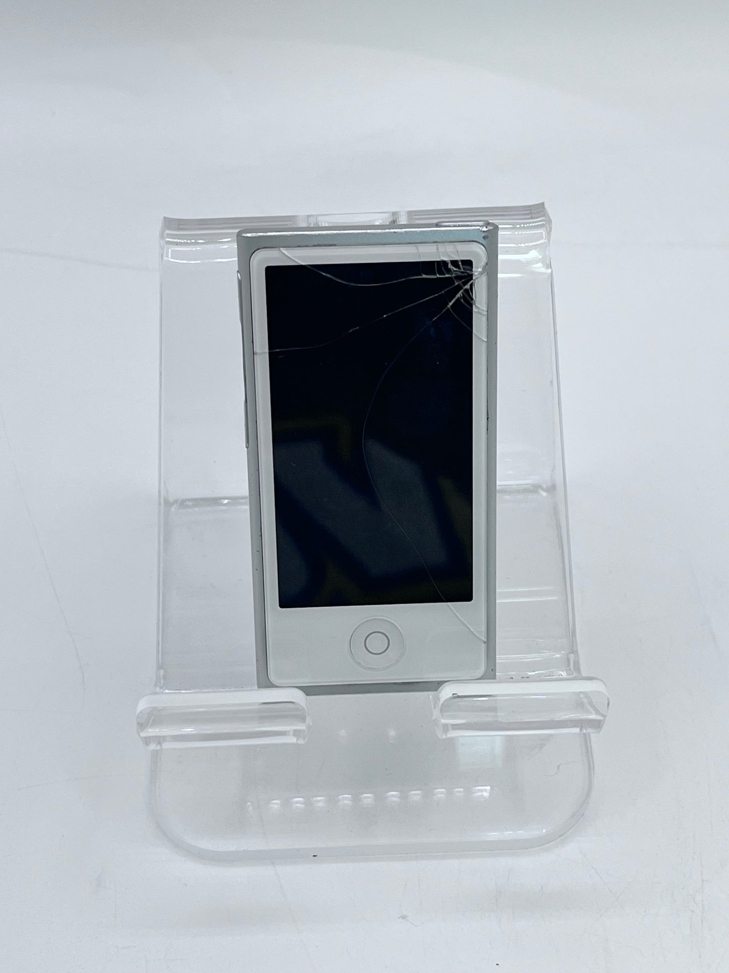 Apple a1446 MP3 Player Silver