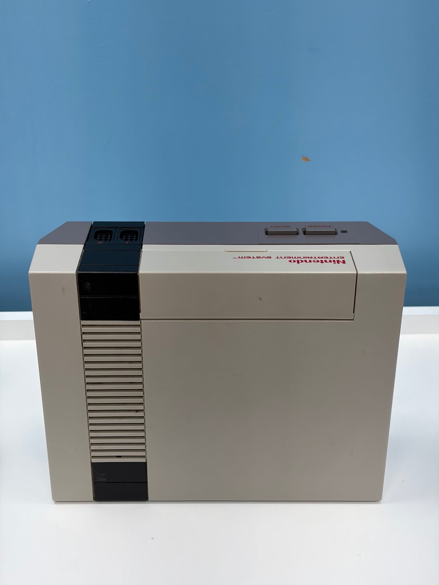 Nintendo NES Bundle NES-001 1985 Console, NES R.O.B. NES-005 Zapper and Extras