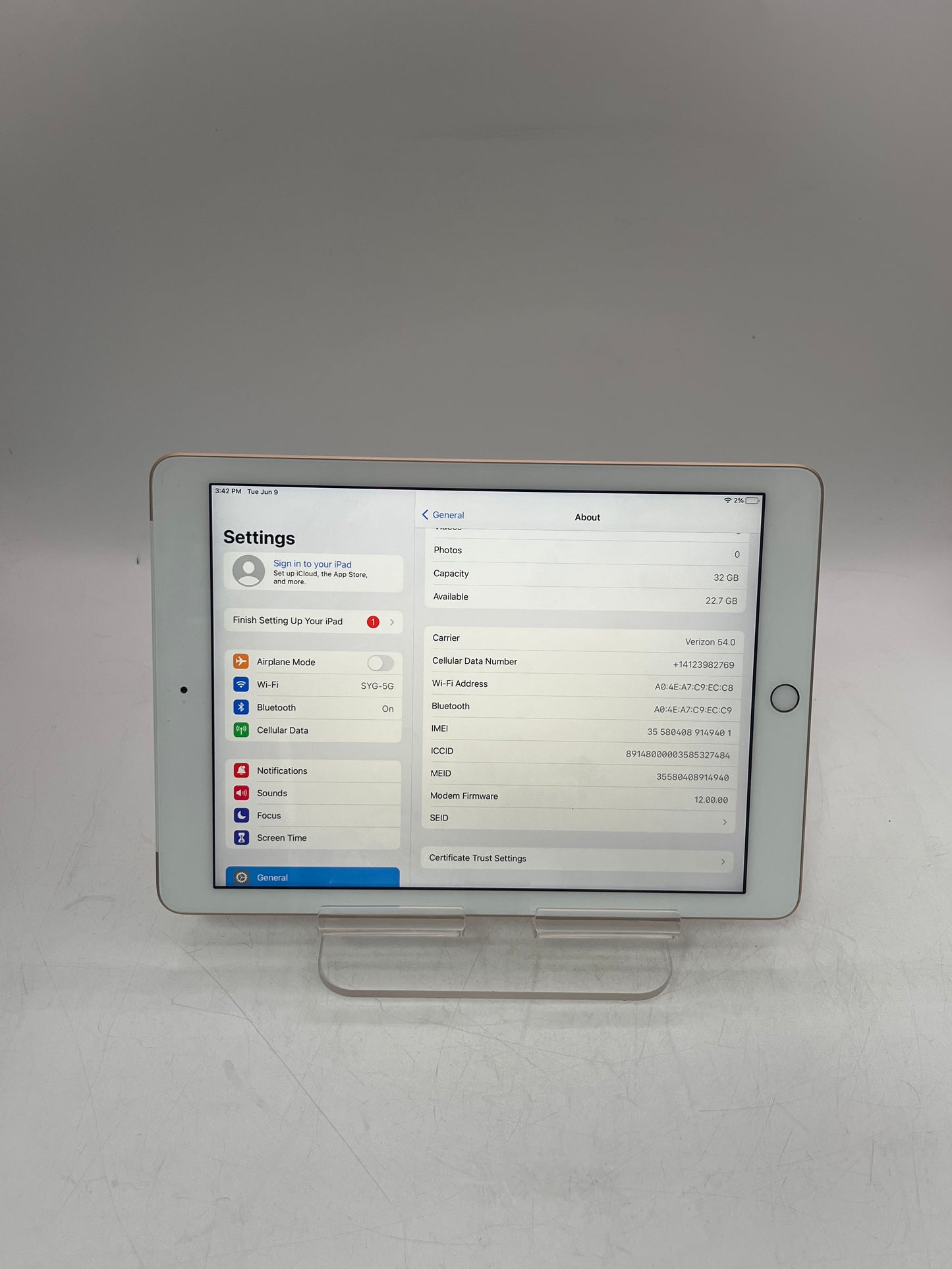 Unlocked  Apple iPad 5th Gen A1823 MPG62LL/A 32GB WiFi + Cellular Gold