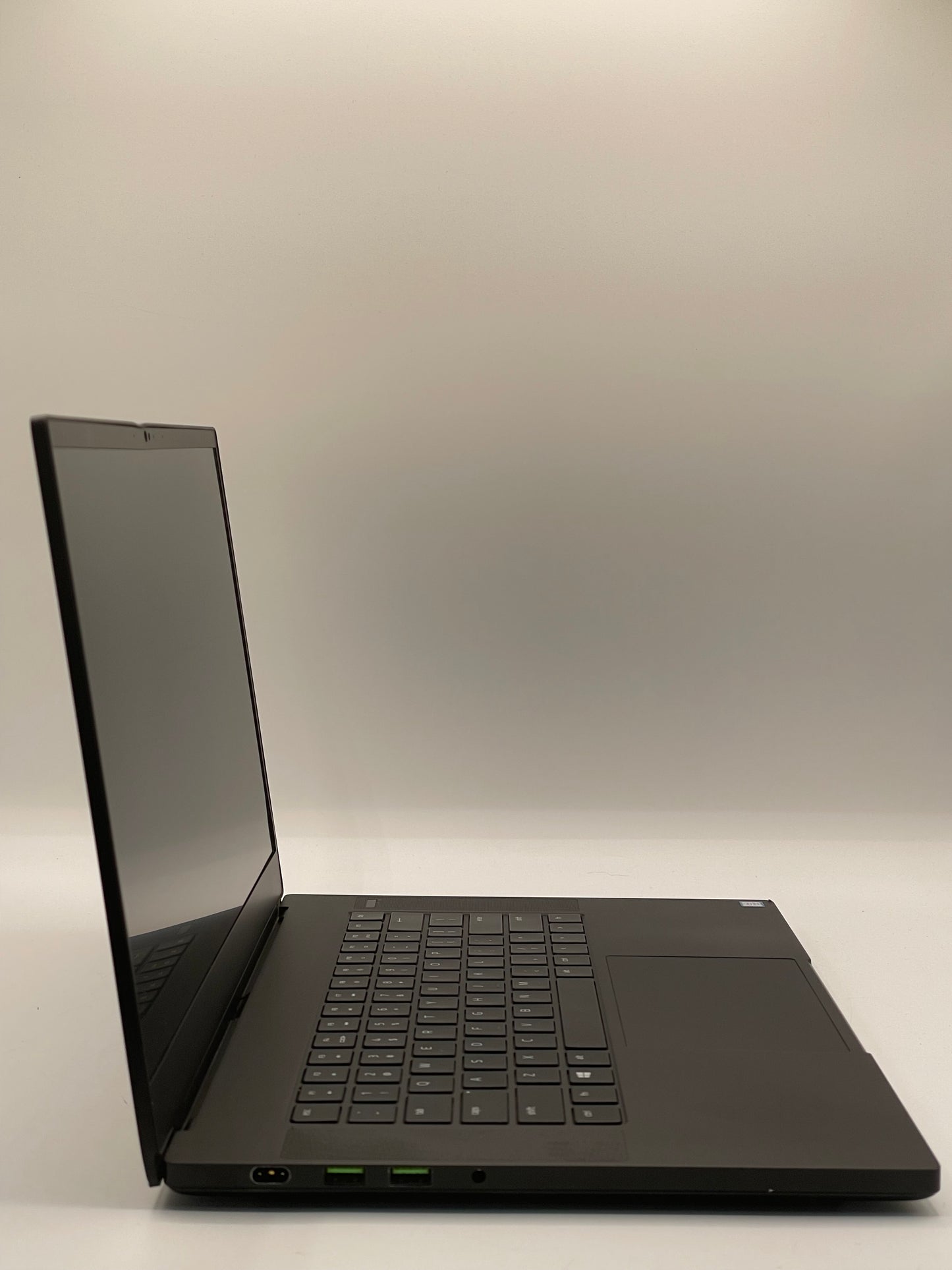Razer Blade 15 RZ09-0301 - Nvidia 2070 Max, 64GB RAM, 2TB SSD READ