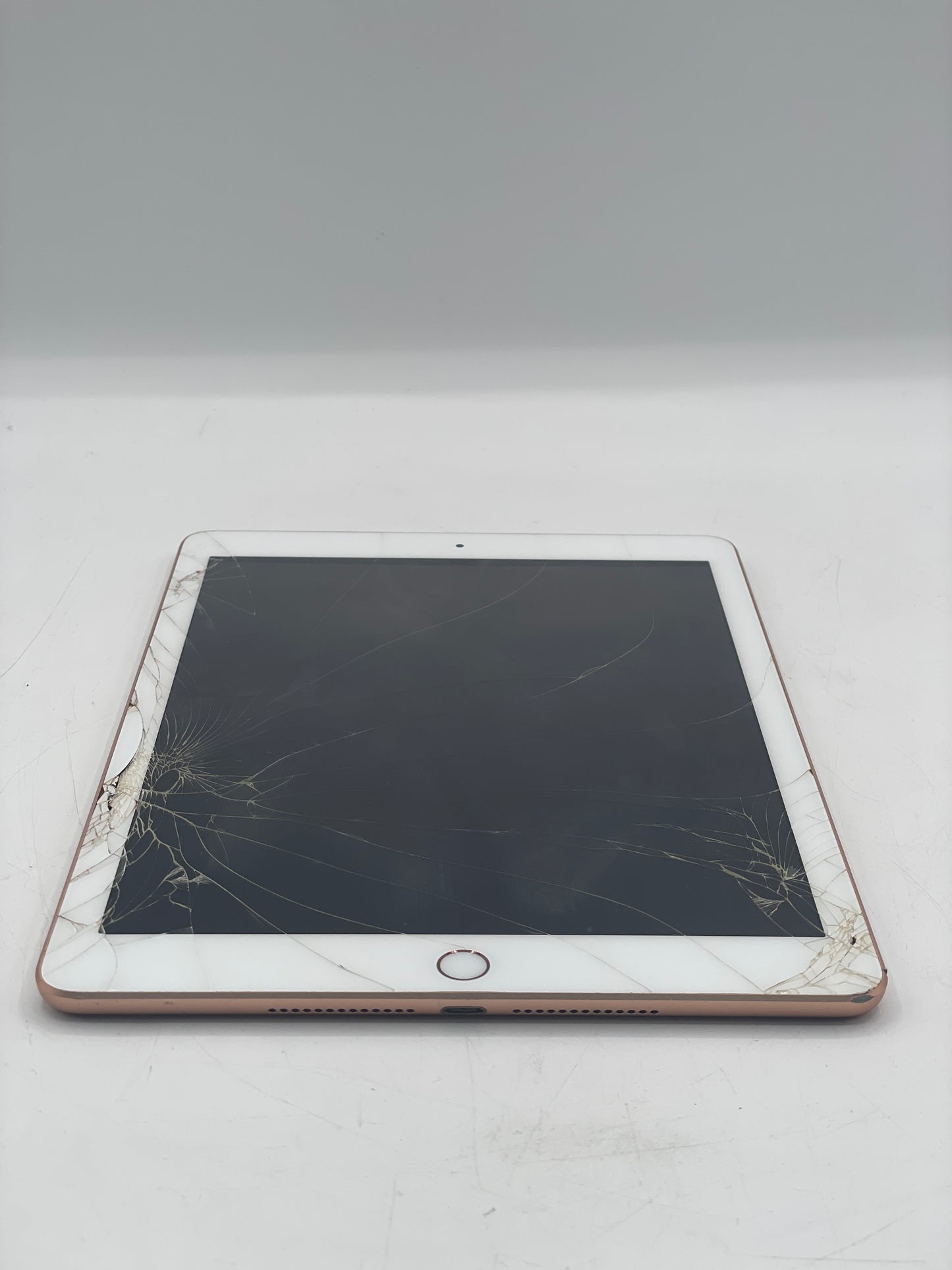 Apple iPad (6th Gen) A1893 (2018) White - Broken, 32GB WiFi, Cracked Screen