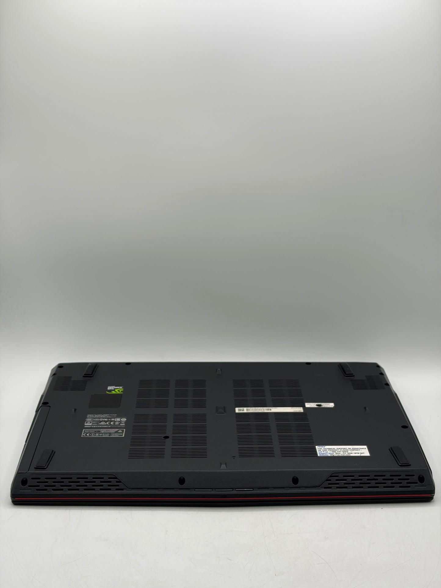 MSI MS-16J5 15.6" Laptop Core i7-6700HQ 8GB RAM 1TB GTX 1080 Black NO OS