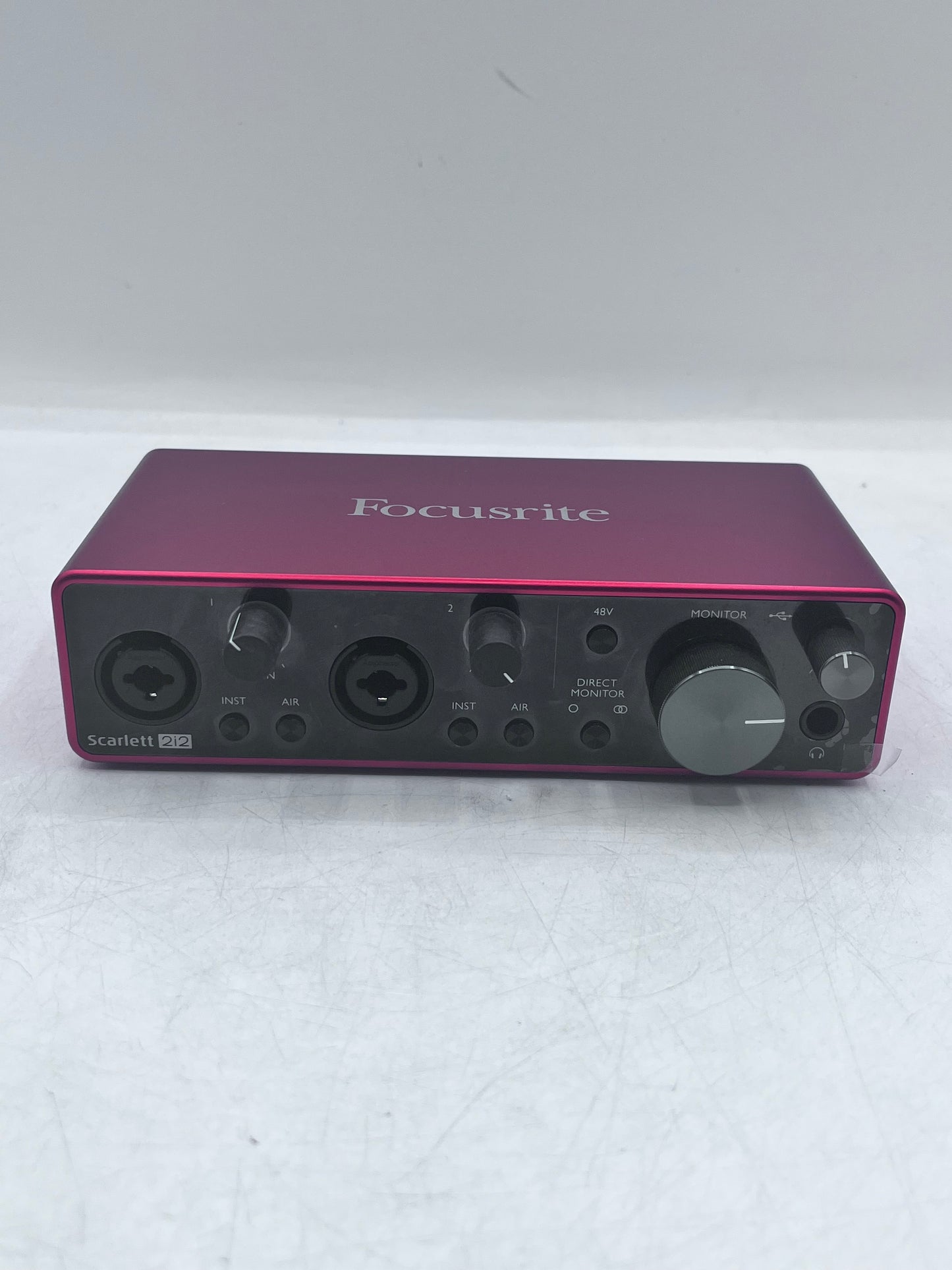 Focusrite Scarlett 2i2 (3rd Gen) 2-Channel USB Audio Interface with Scarlett Studio CM25 MKIII Microphone - Red