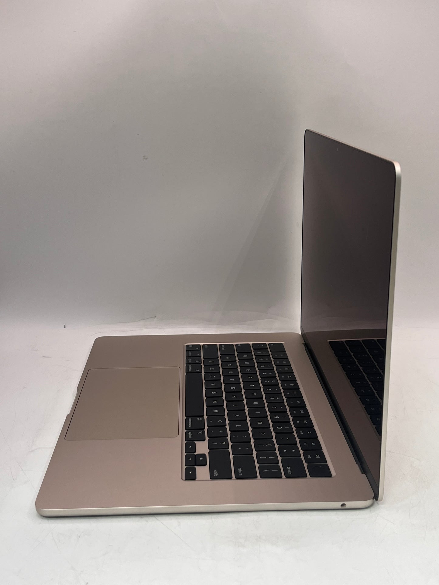 2023 Apple MacBook Air 15" M2 8GB RAM 256GB A2491 - Gold 5 CYCLE COUNT