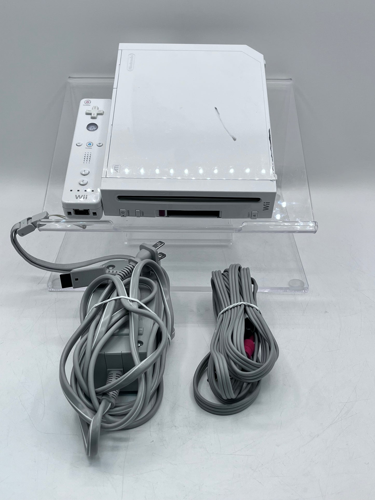 Nintendo Wii Game System (RVL-001) - 512 MB - White
