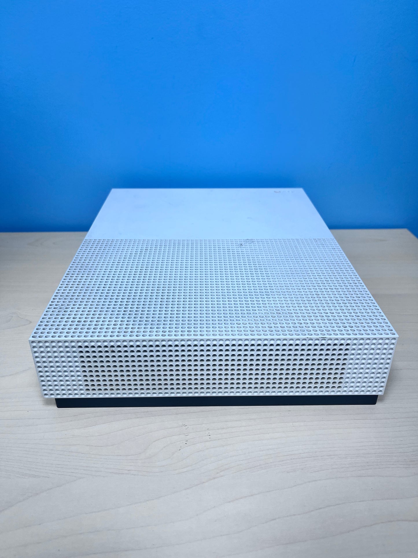 Microsoft Xbox One S 1TB Console 1681 with 2 Controllers Free Shipping