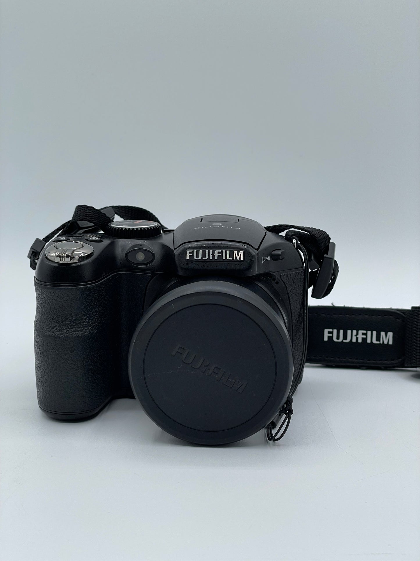 Fujifilm FinePix S1800 12MP Digital Camera w/ 18X Wide Angle Optical Zoom