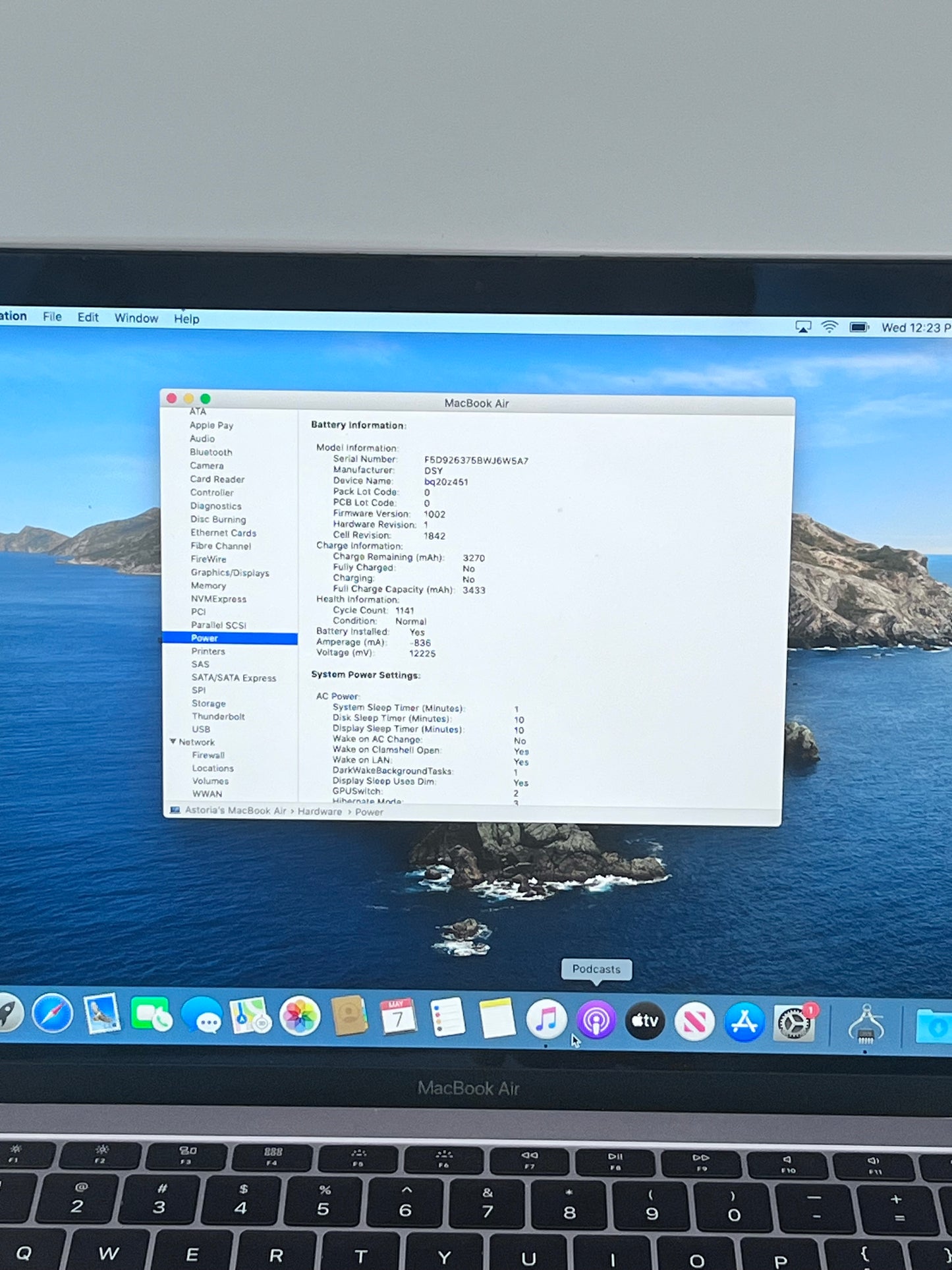 2019 Apple Macbook Air 13' i5 8GB 128GB A1932 MVFH2LL/A Space Gray READ
