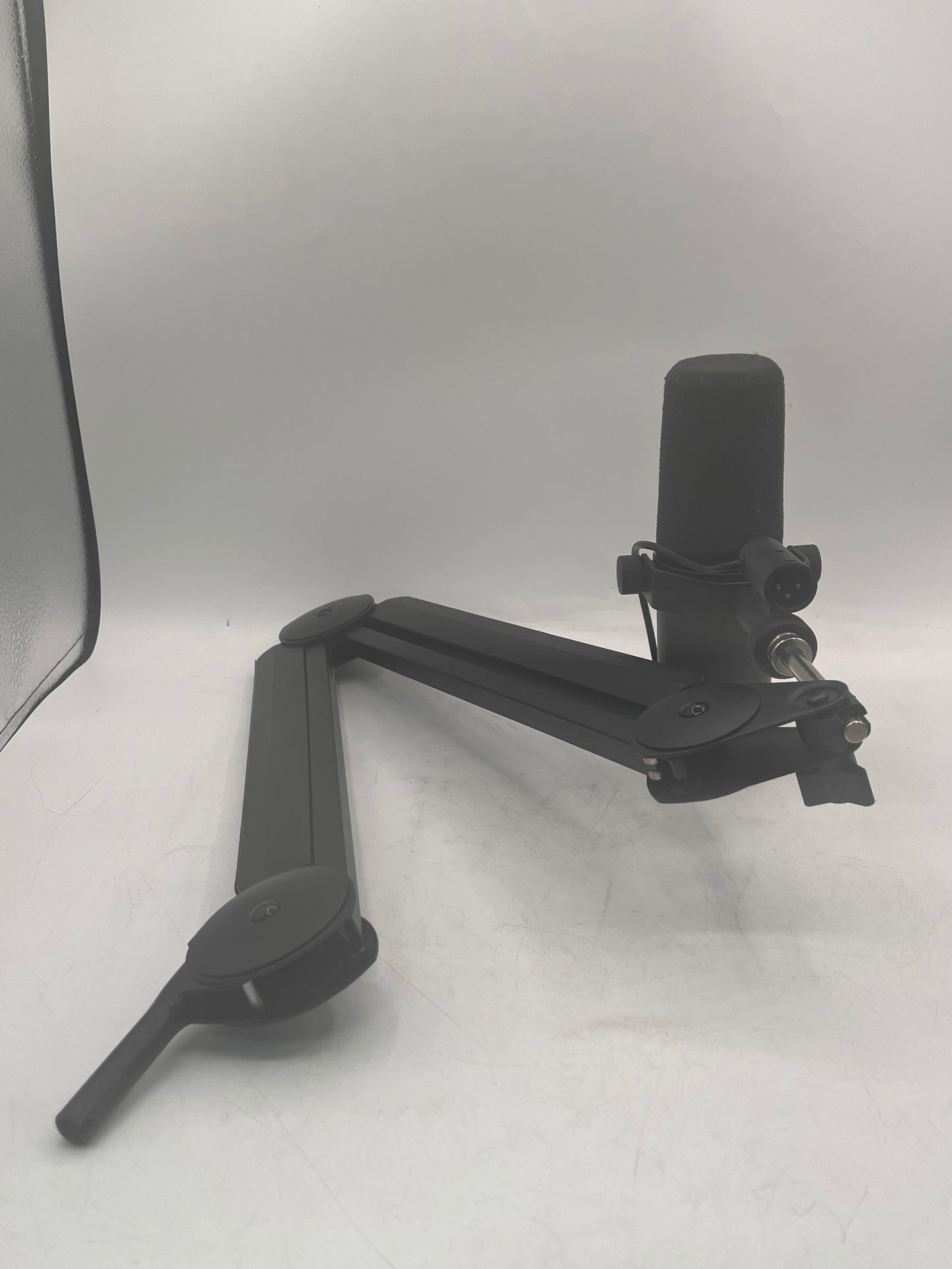 Shure SM7B Cardioid Dynamic Vocal Microphone With Microphone Stand Free Shipping