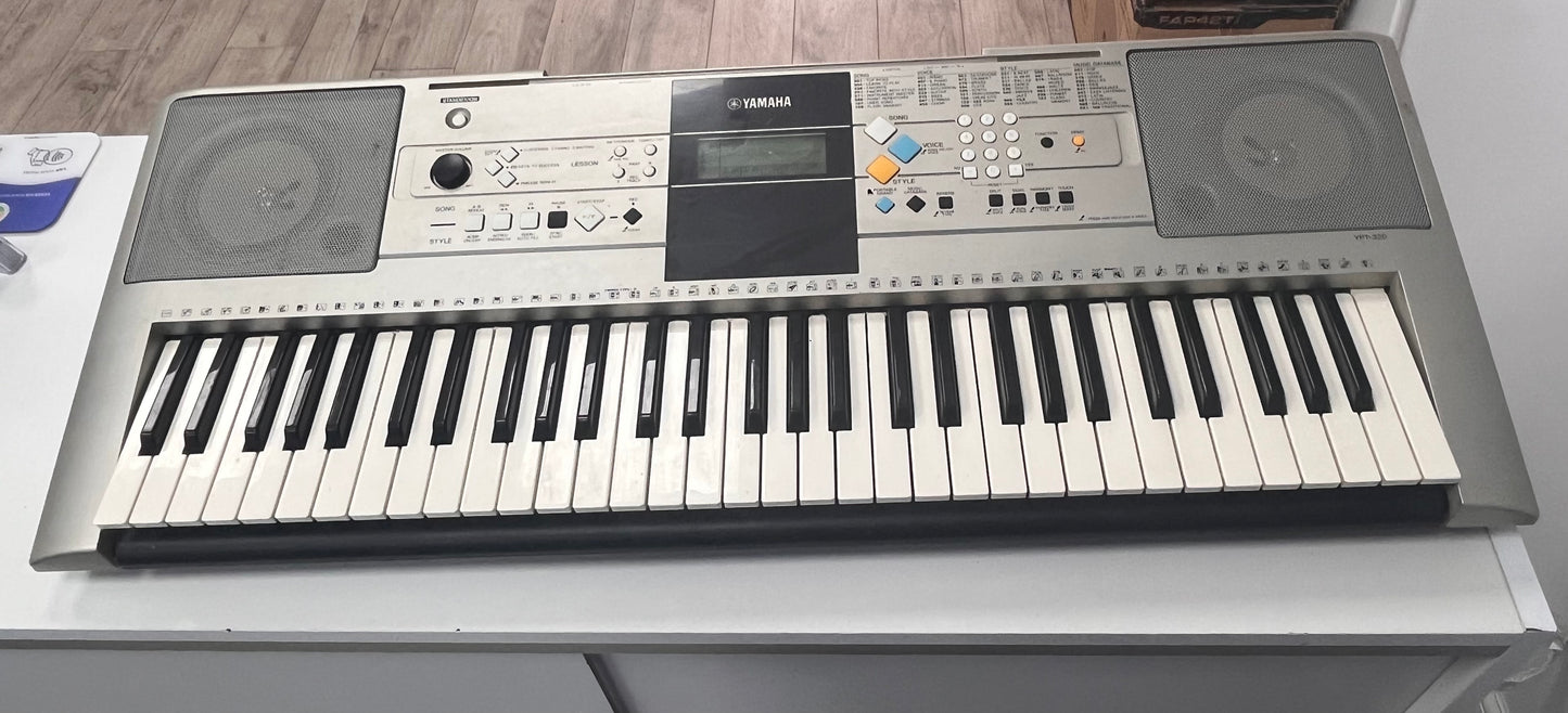 Yamaha YPT-320 Portable Digital Electronic Keyboard Silver Tested Free Shipping