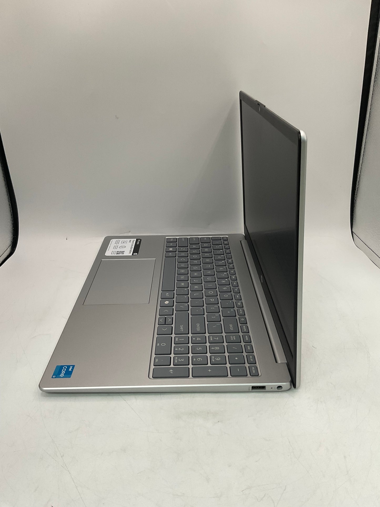 HP 15-fd0213nr 15" Laptop Core i3 8GB 256GB Silver NO OS