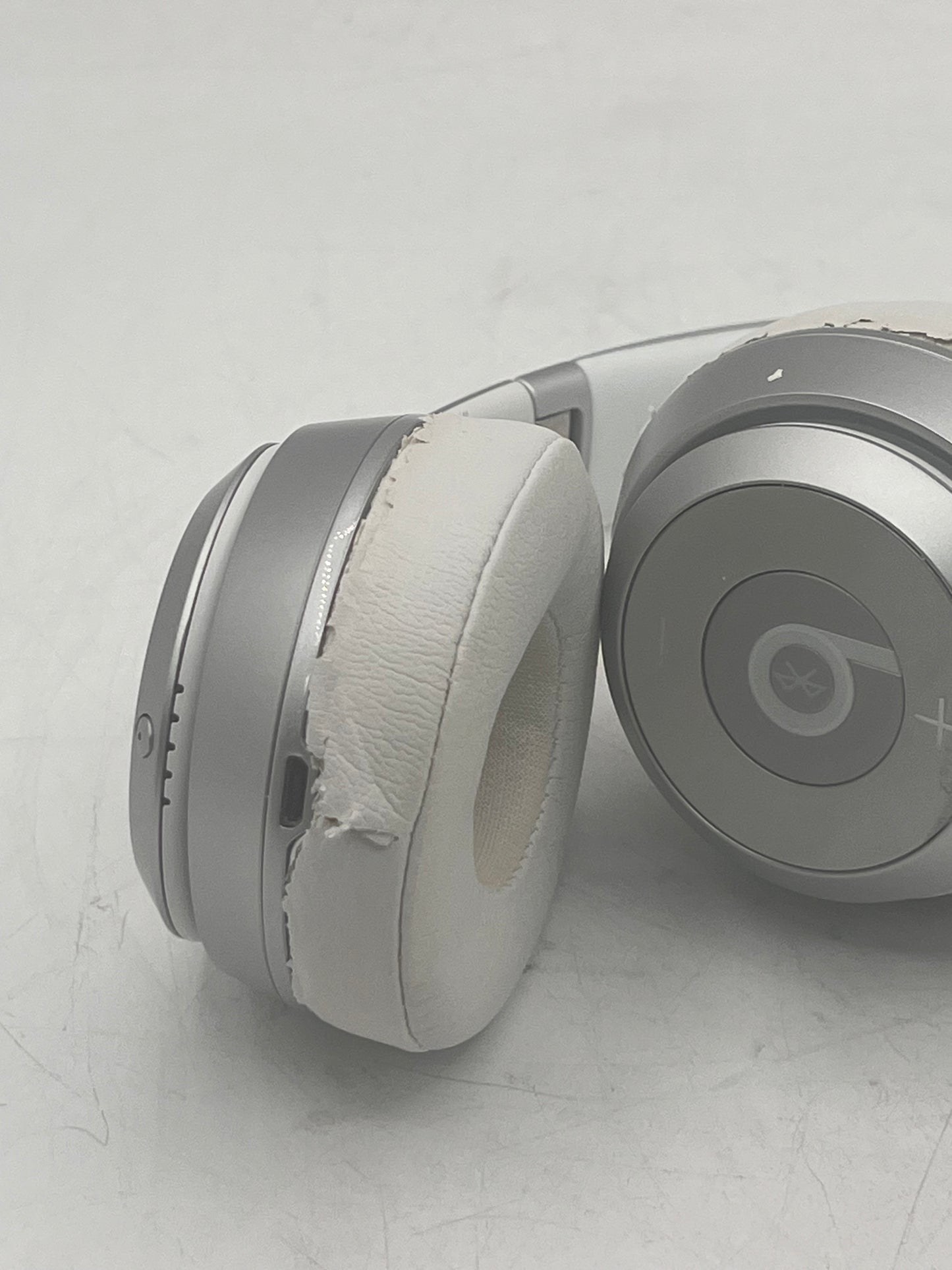 Beats Solo 2 B0534   Wired Headphones - White