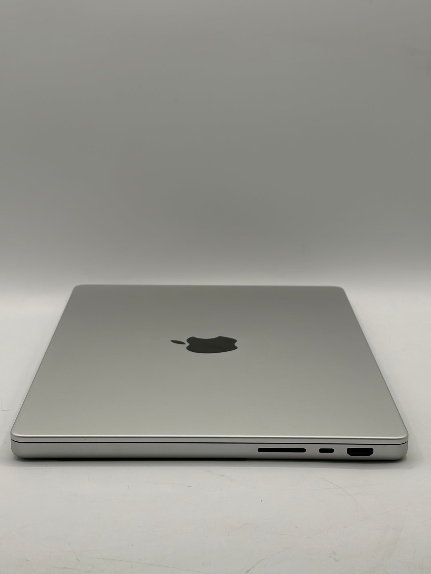 2025 Apple MacBook Pro 14" M5 10C CPU 10C GPU 24GB 1TB - Silver A3434 MDE64LL/A