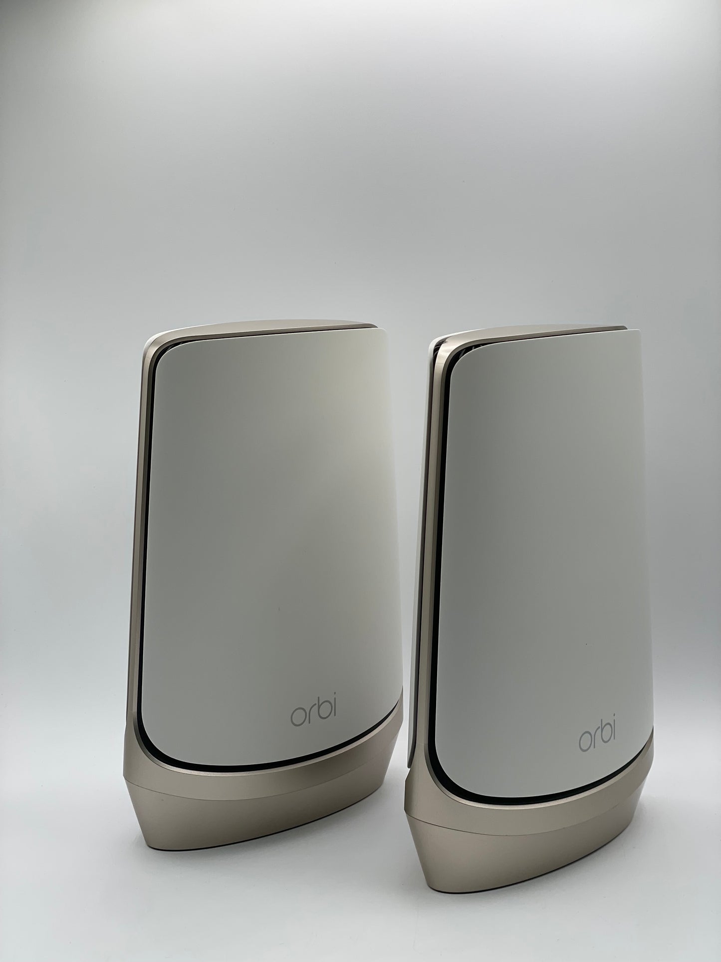 Netgear Orbi 960 10.8 Gbps 4-Ports 2.5 Gbps Wireless Router - RBKE962 AXE11000