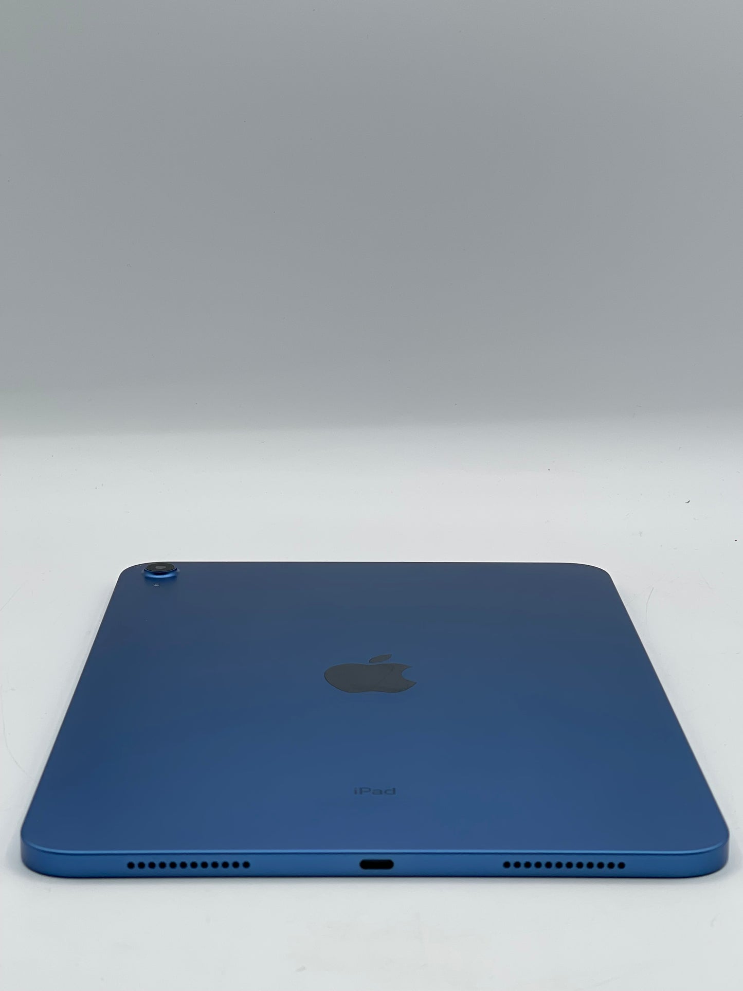 WiFi Only Apple iPad 10th Gen 64GB 18.3.1 Blue MQ6K3LL/A