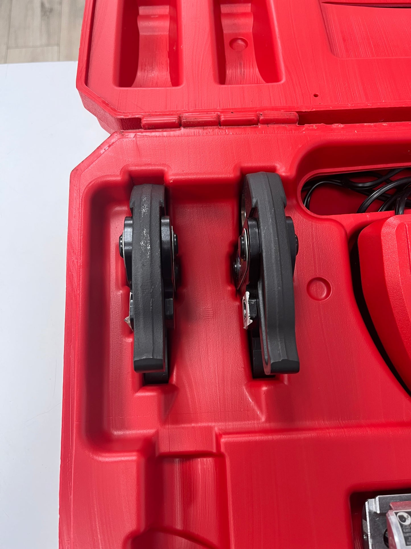 Milwaukee 2473-20 Force Logic Press Tool W/ 4 Jaws, Battery, Charger, Box
