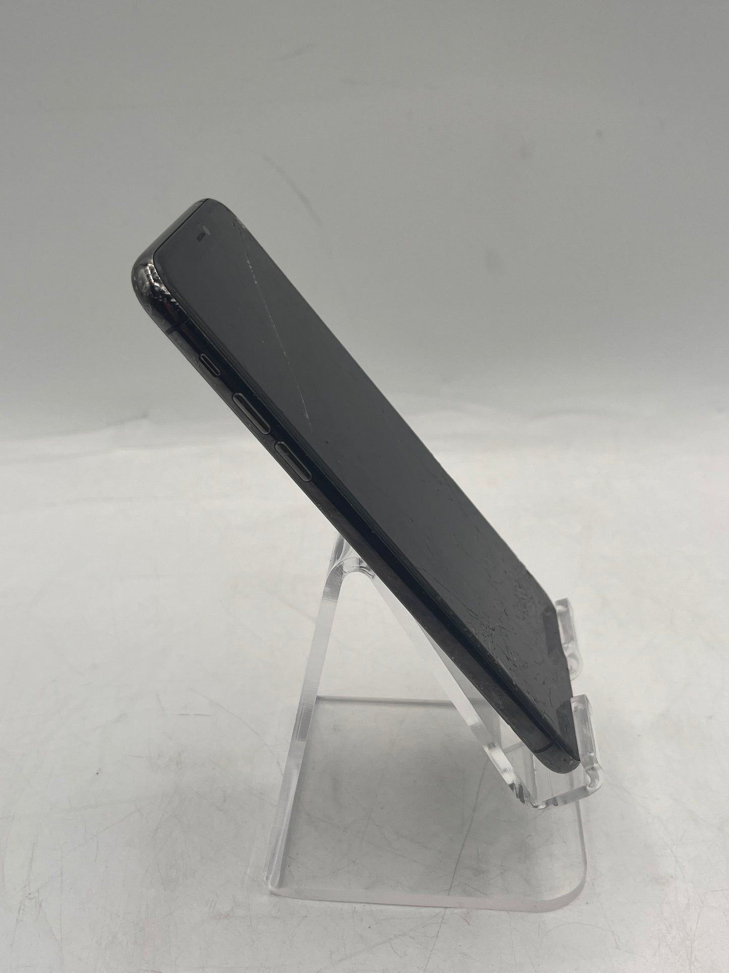 Unlocked Apple iPhone 11 Pro Max MWFE2LL/A 256GB Space Gray Broken