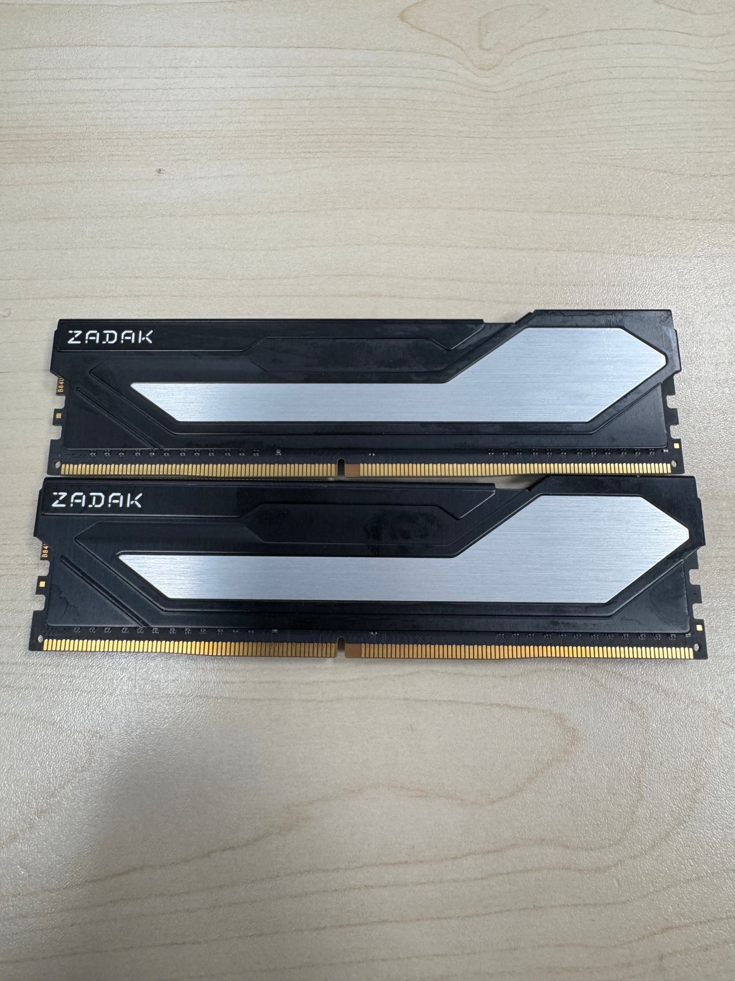 AMD ZADAK Twist 16GB (2x8GB) RAM DDR4 3000MHz ZD4-TWS30C08-08GYB