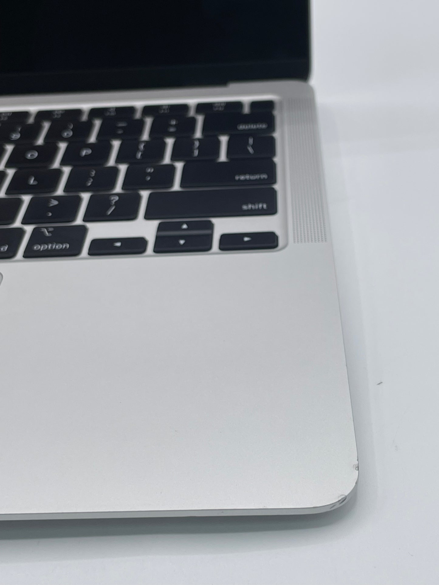 Apple MacBook Air 13.3" M1 8GB 256GB A2337 MGN93LL/A Silver Remotely Managed