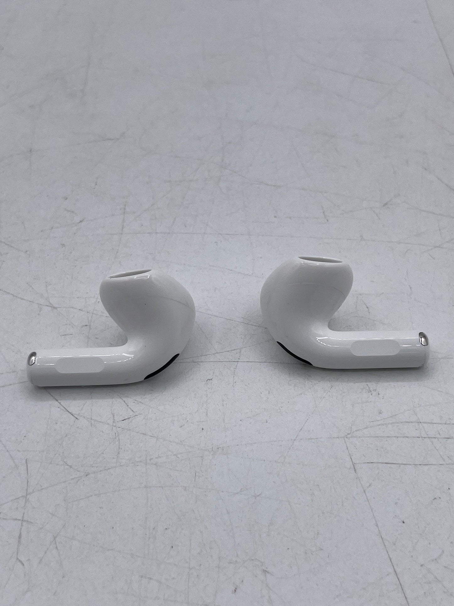 Apple Airpods 4th Gen Complete Set - Used - With Carrying Case