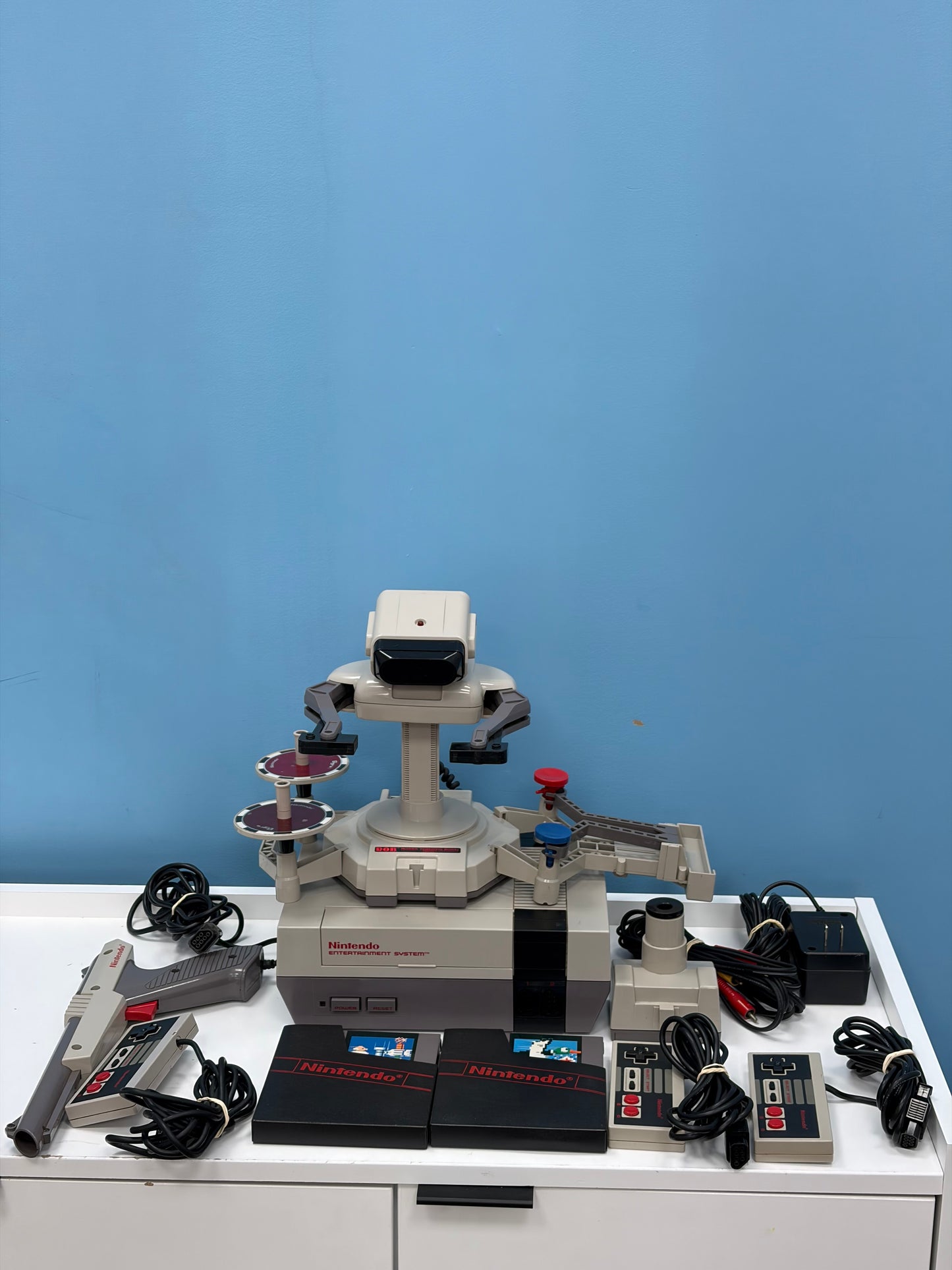 Nintendo NES Bundle NES-001 1985 Console, NES R.O.B. NES-005 Zapper and Extras