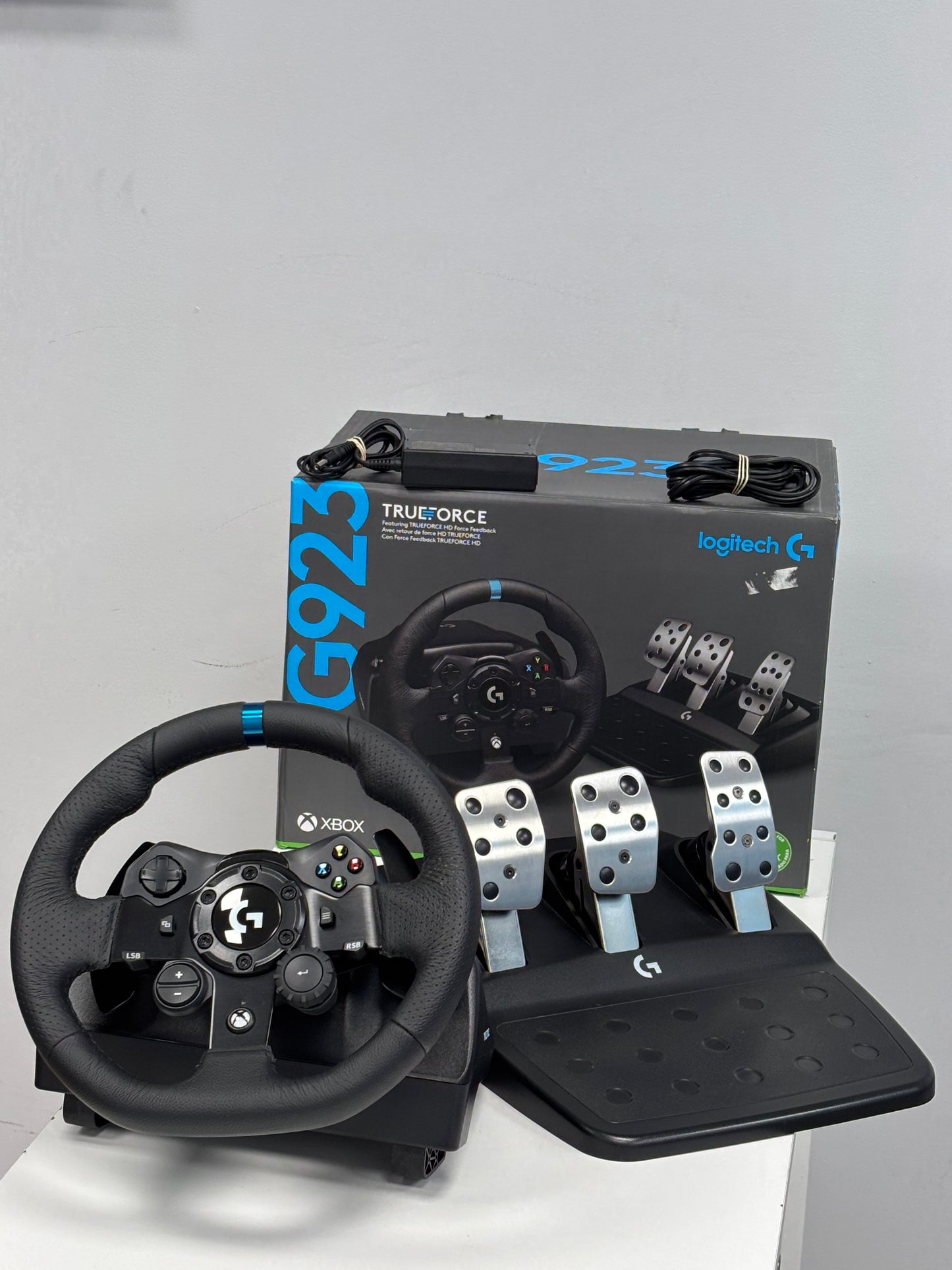 Logitech G923 TRUEFORCE Force Feedback Racing Wheel & Pedals USB Xbox/PC
