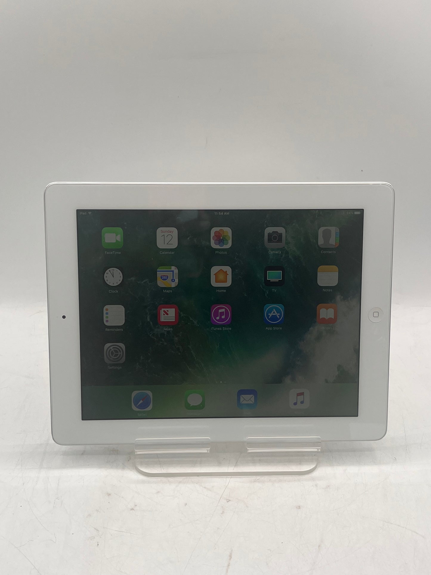 Unlocked Apple iPad 4th Gen A1458 MD514LL/A 32GB WiFi Tablet - White