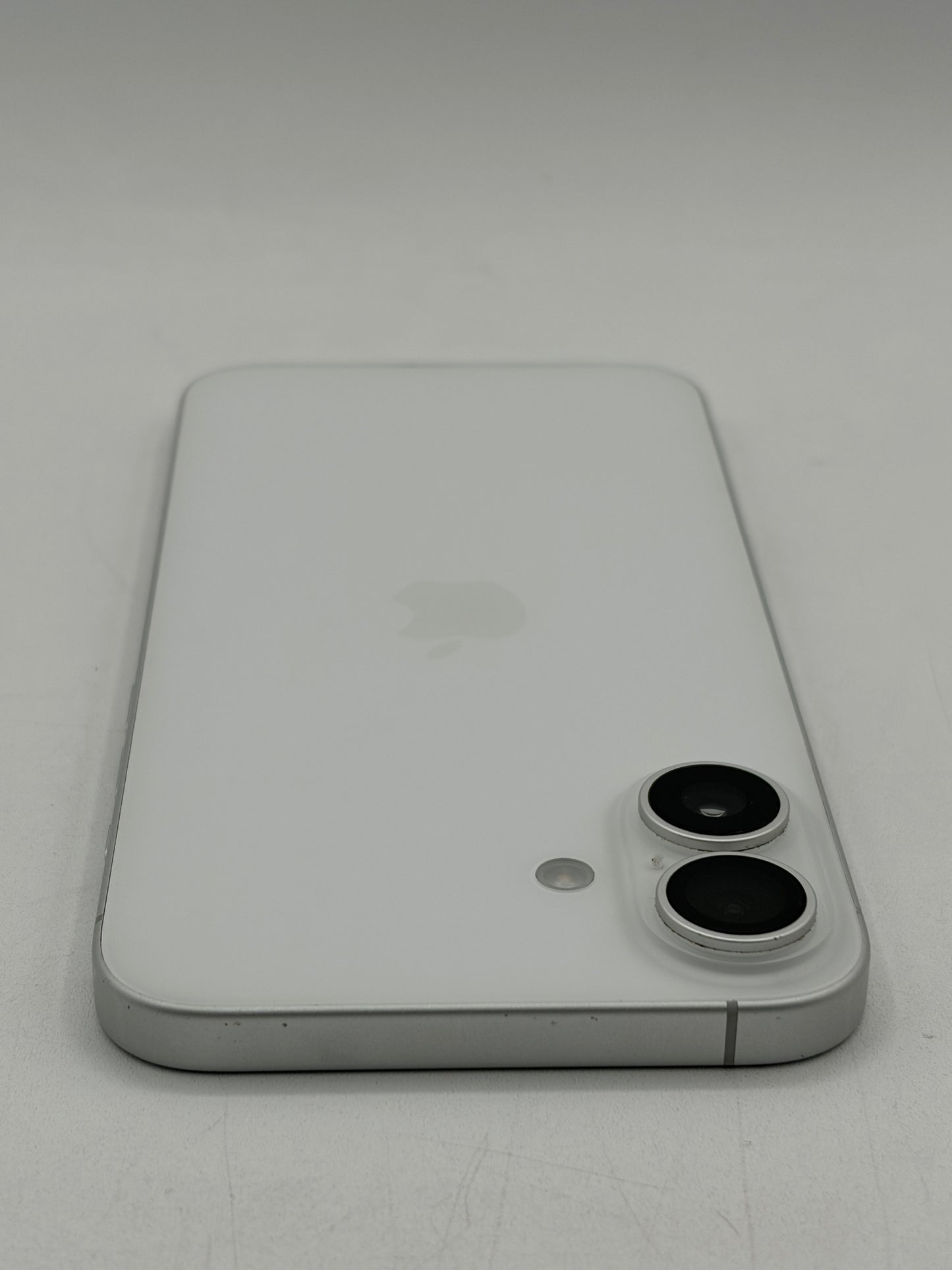Unlocked Apple iPhone 16 Plus 256GB White A3082 NXV03LL/A 99% Battery Health