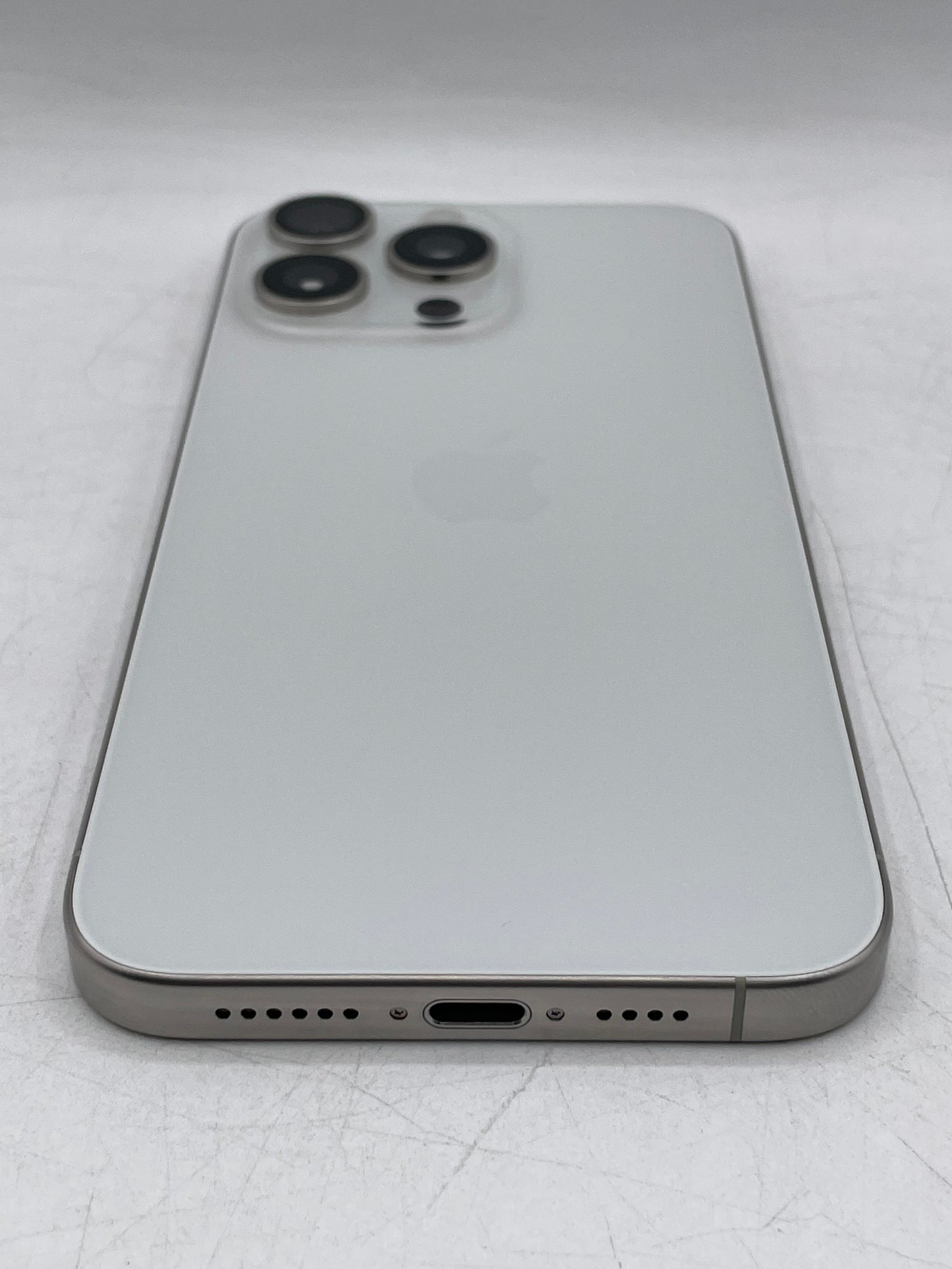Unlocked Apple iPhone 15 Pro Max - 256GB A2849 NU673LL/A - White