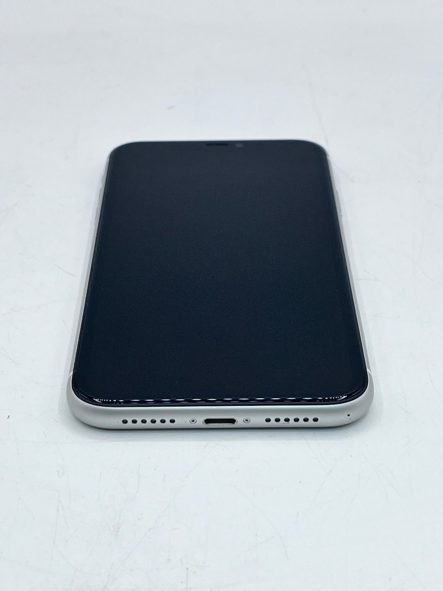 Unlocked Apple iPhone 11 64 GB A2111 MHC53LL/A White 97% Battery