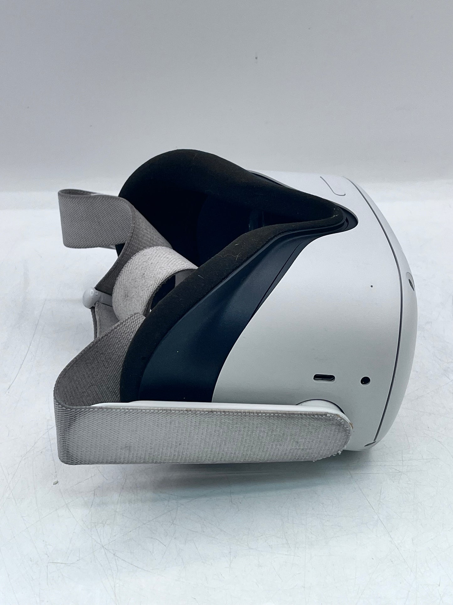 Oculus Quest 2 128GB Virtual Reality Headset KW49CM