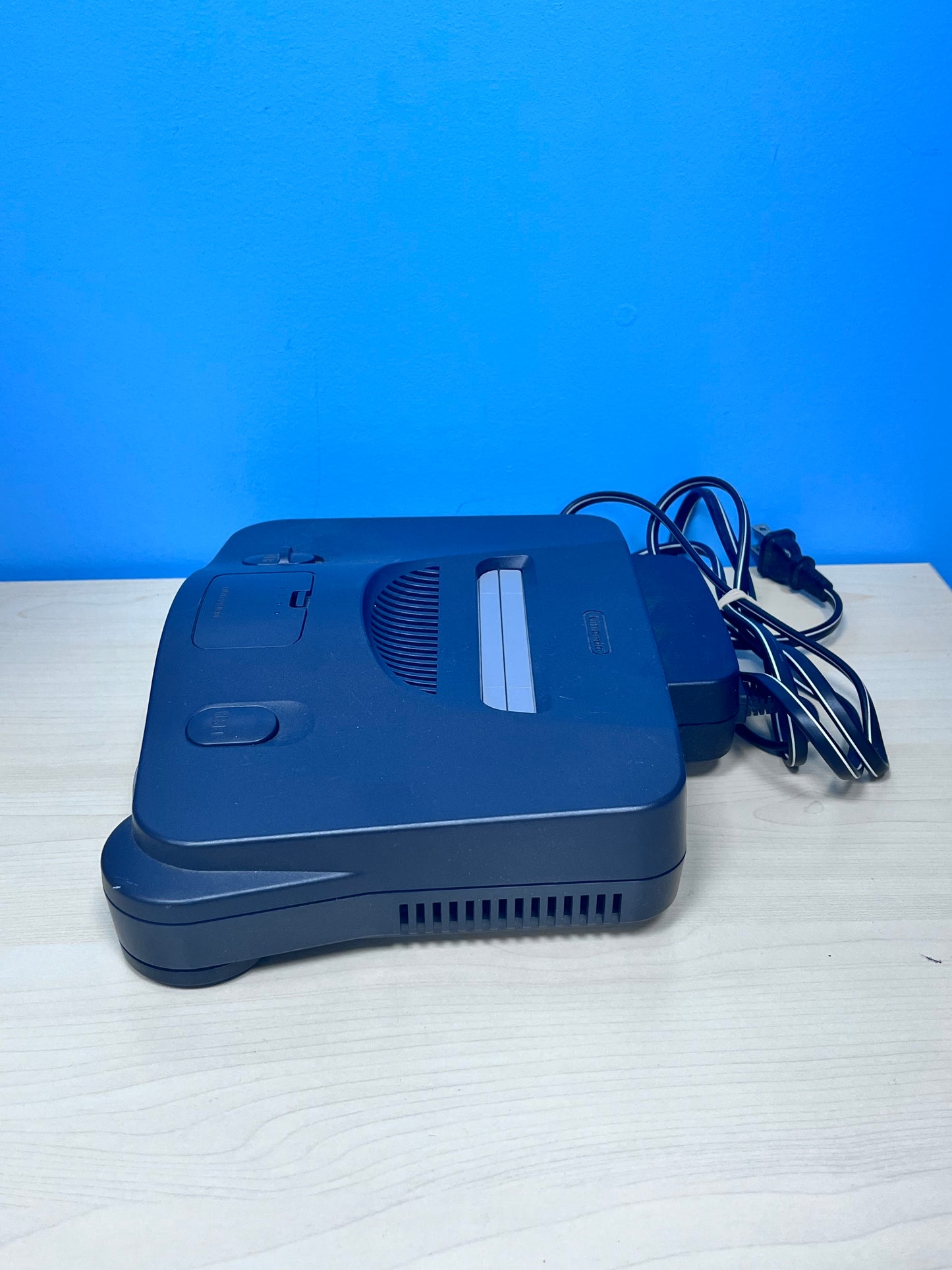 Nintendo 64 N64 1996  Video Game System with 2 Controllers Space Gray