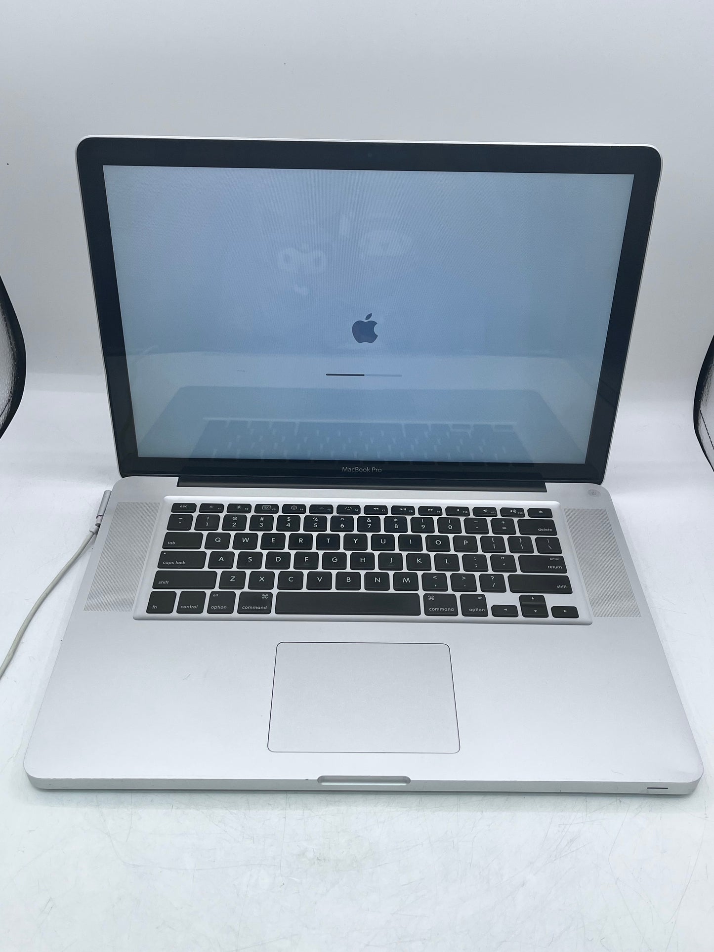 Apple MacBook Pro A1286 15-Inch (Core i7-2675Q @ 2.20GHz 8GB) NO HDD/OS