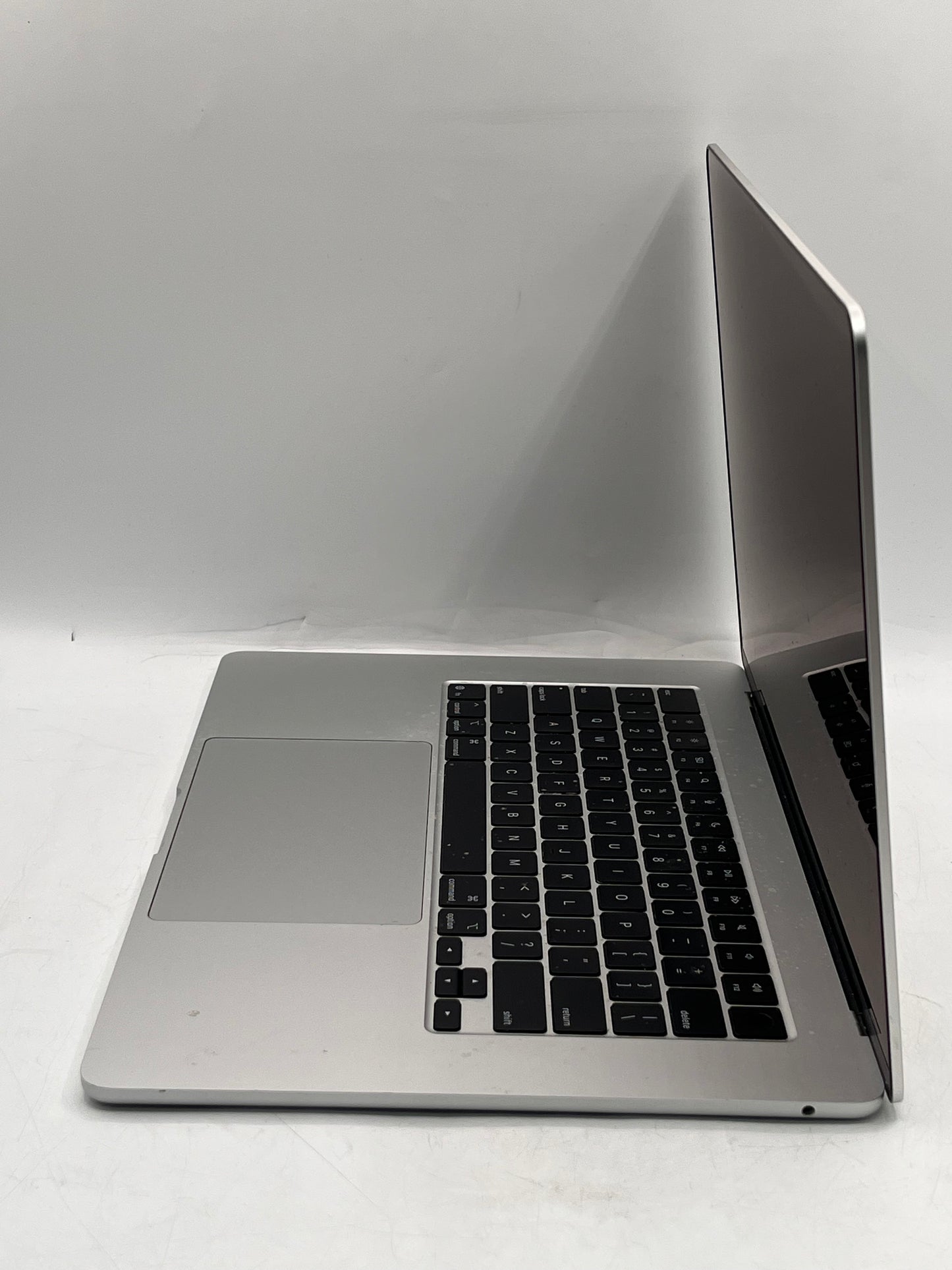 2024 Apple MacBook Air 15" 16GB 256GB A3241 MW1G3LL/A Silver 76 Cycle Count