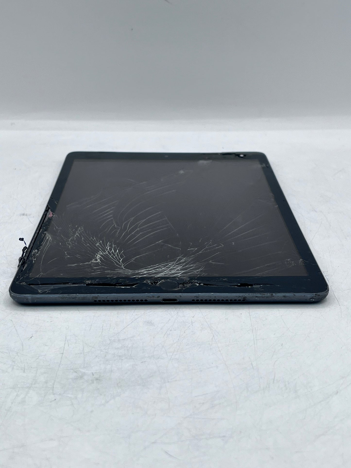 Apple iPad (9th Gen) 64GB A2603 MK663LL/A 2021  - Space Gray