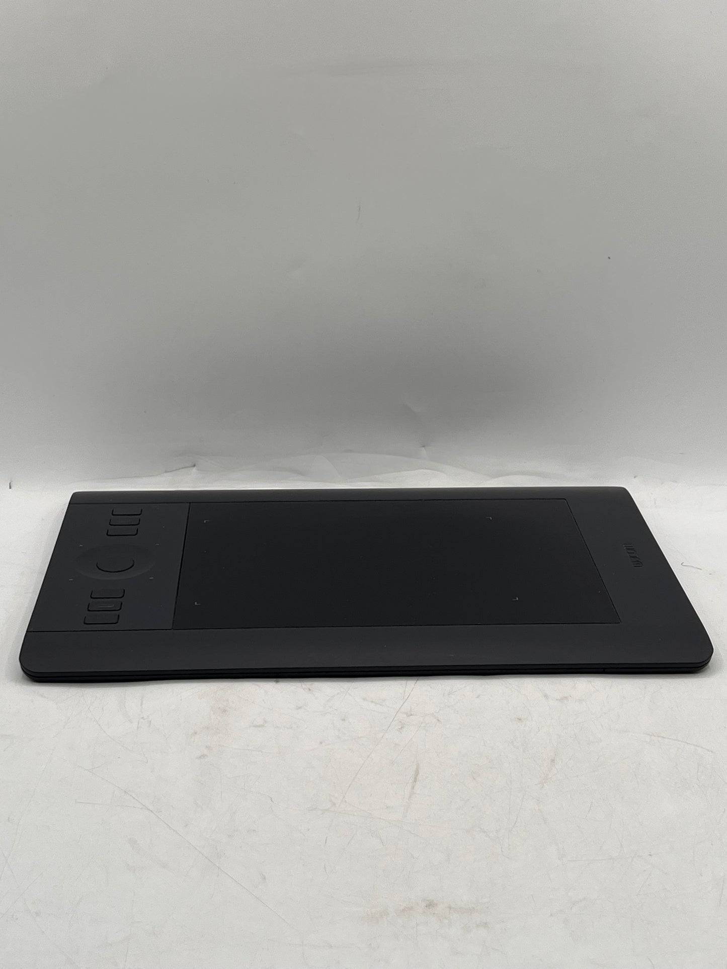 Wacom Intuos Pro Pen Tablet PTH-451 - Black
