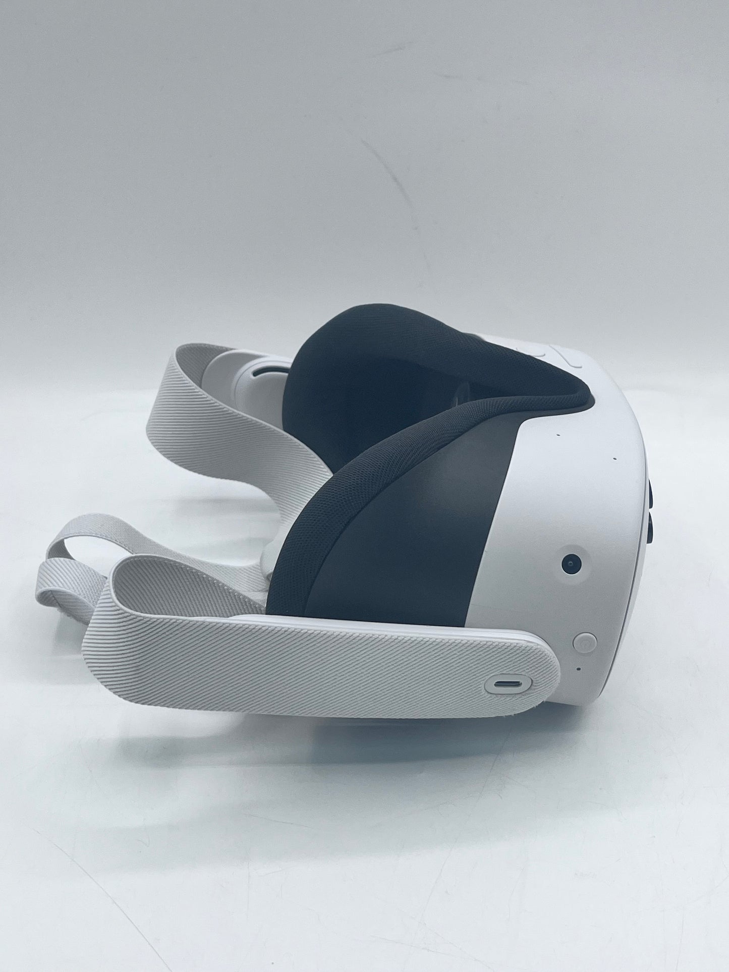 Oculus Quest 3S Video Game System 128GB White